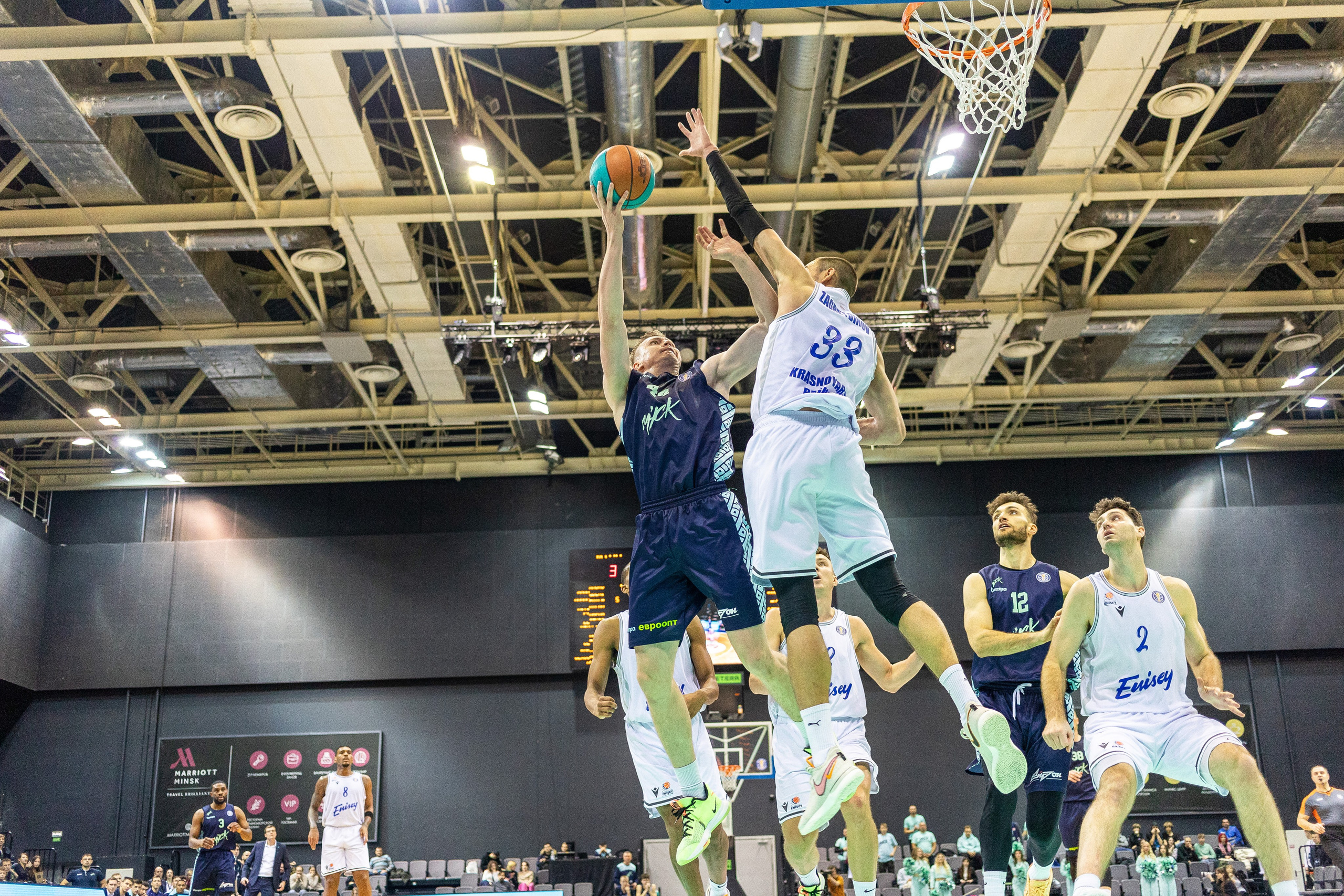 Баскетбол. Лучшие кадры. Минск — Енисей. 11.12.2023. Профессиональный интерьерный и репортажный фотограф Минск и РБ. Максим Орлов