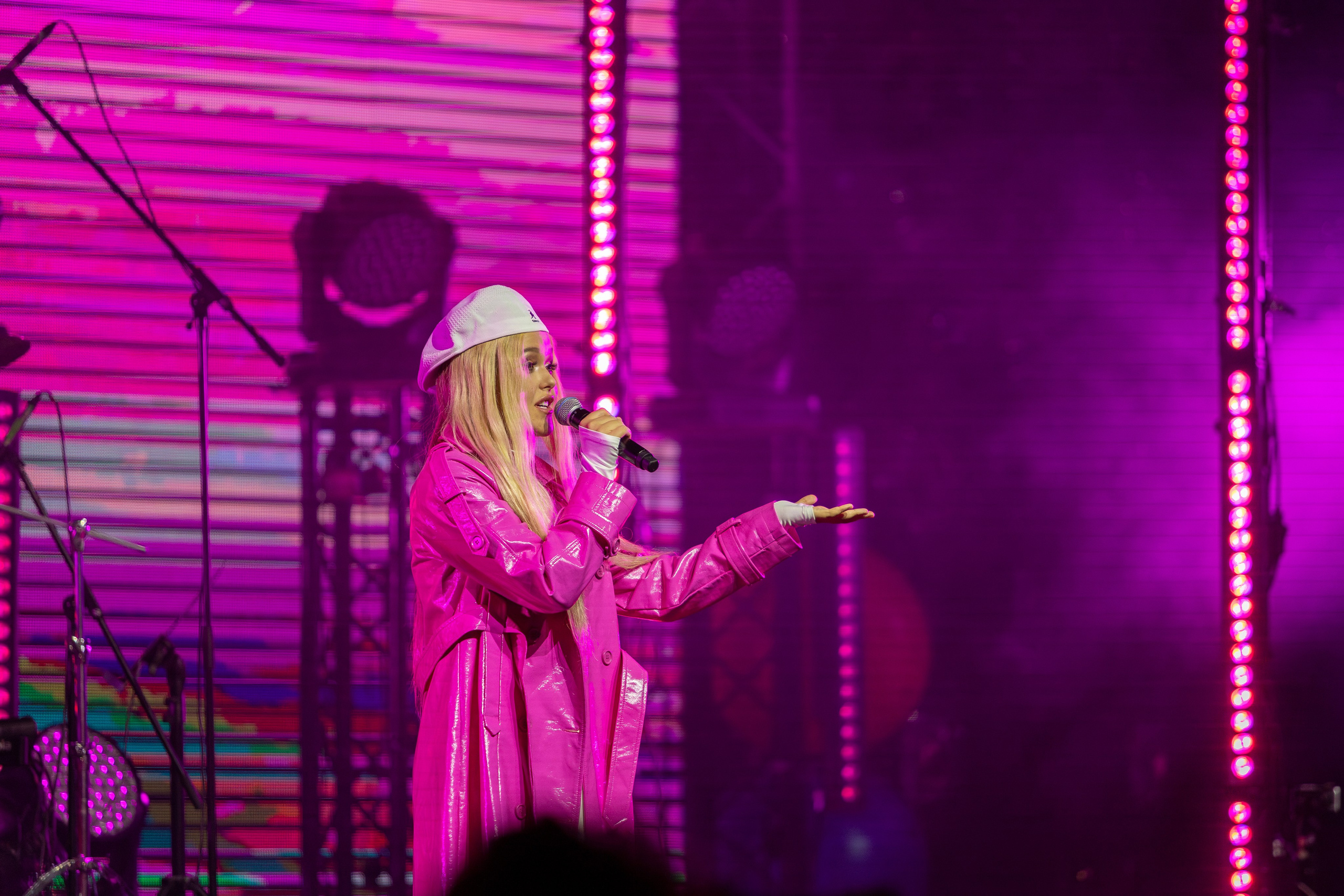 Концерт Насти Кравченко. Профессиональный интерьерный и репортажный фотограф Минск и РБ. Максим Орлов