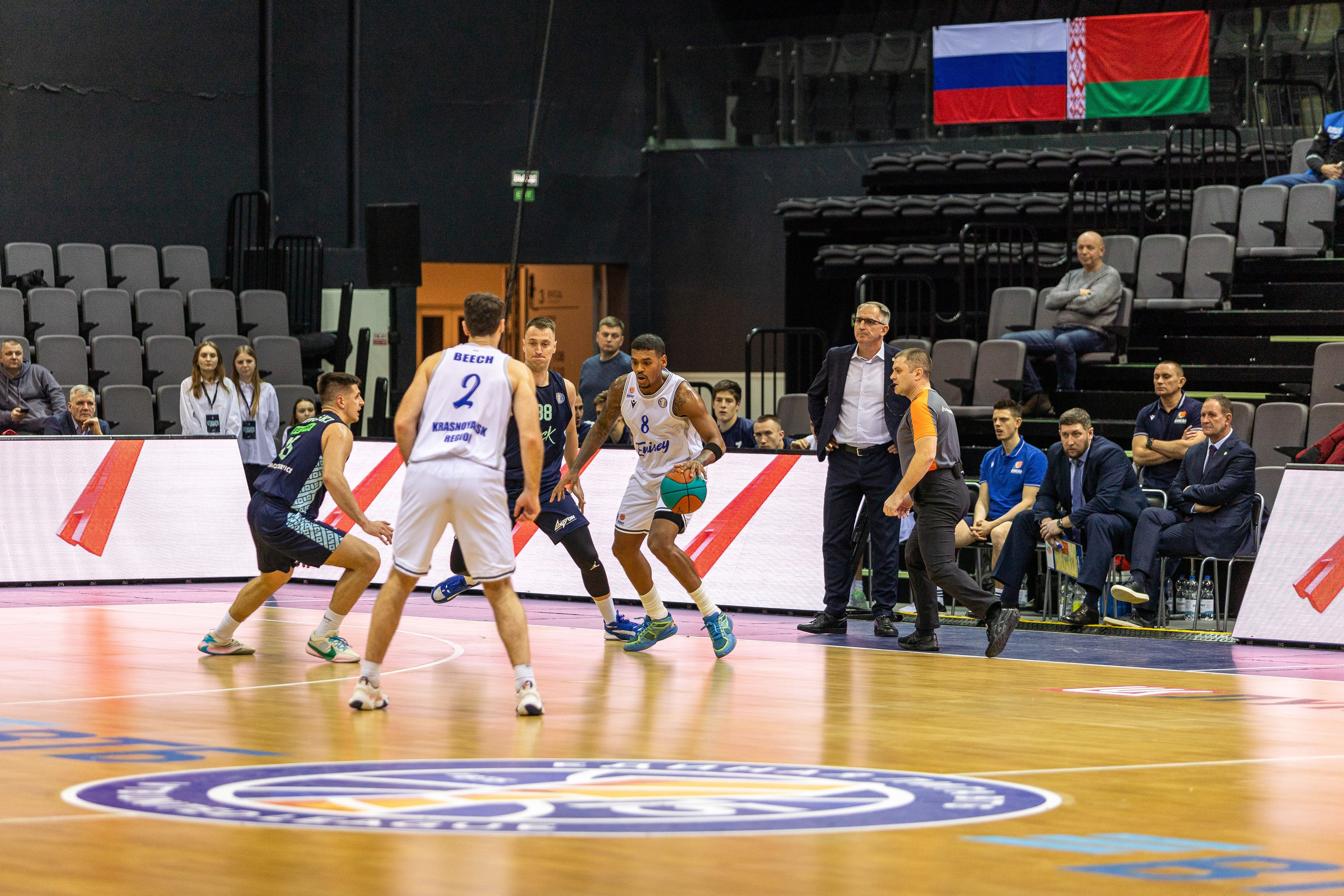 Баскетбол. Лучшие кадры. Минск — Енисей. 11.12.2023. Профессиональный интерьерный и репортажный фотограф Минск и РБ. Максим Орлов