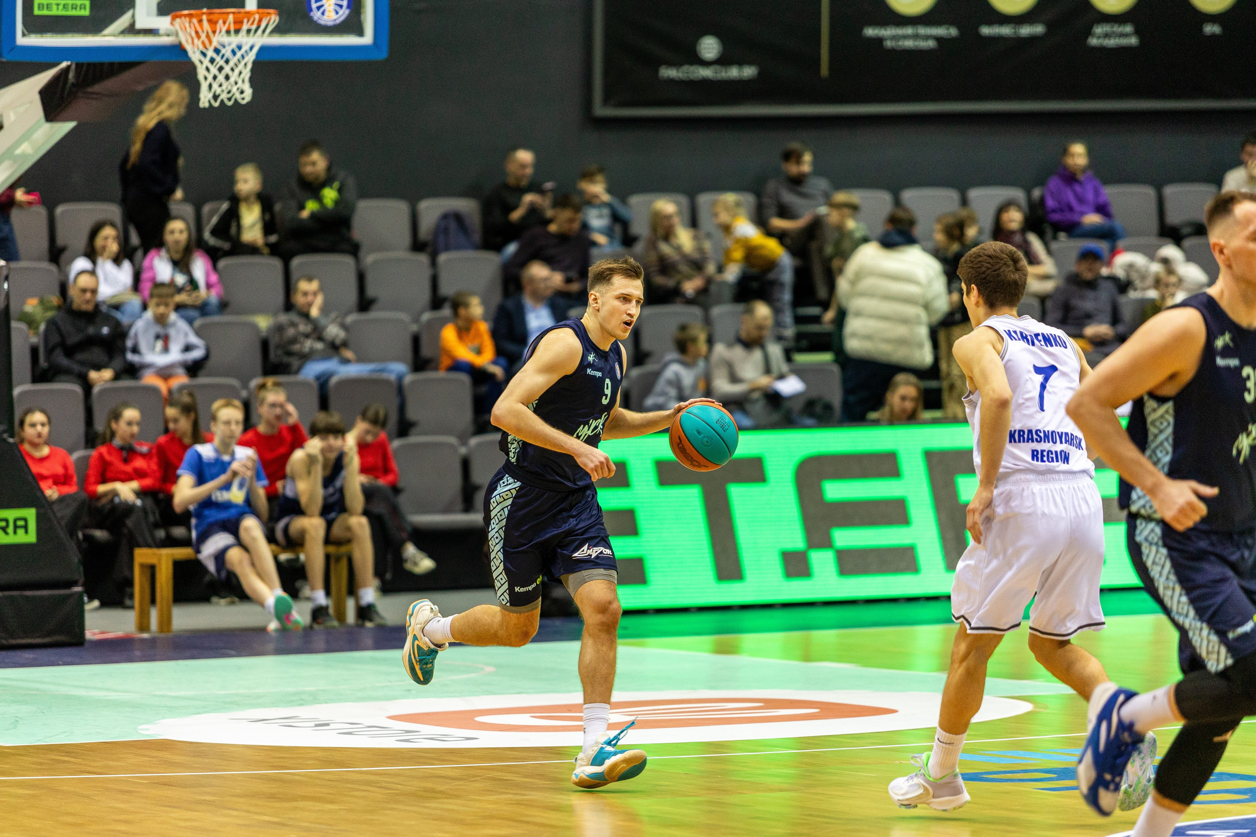 Баскетбол. Лучшие кадры. Минск — Енисей. 11.12.2023. Профессиональный интерьерный и репортажный фотограф Минск и РБ. Максим Орлов