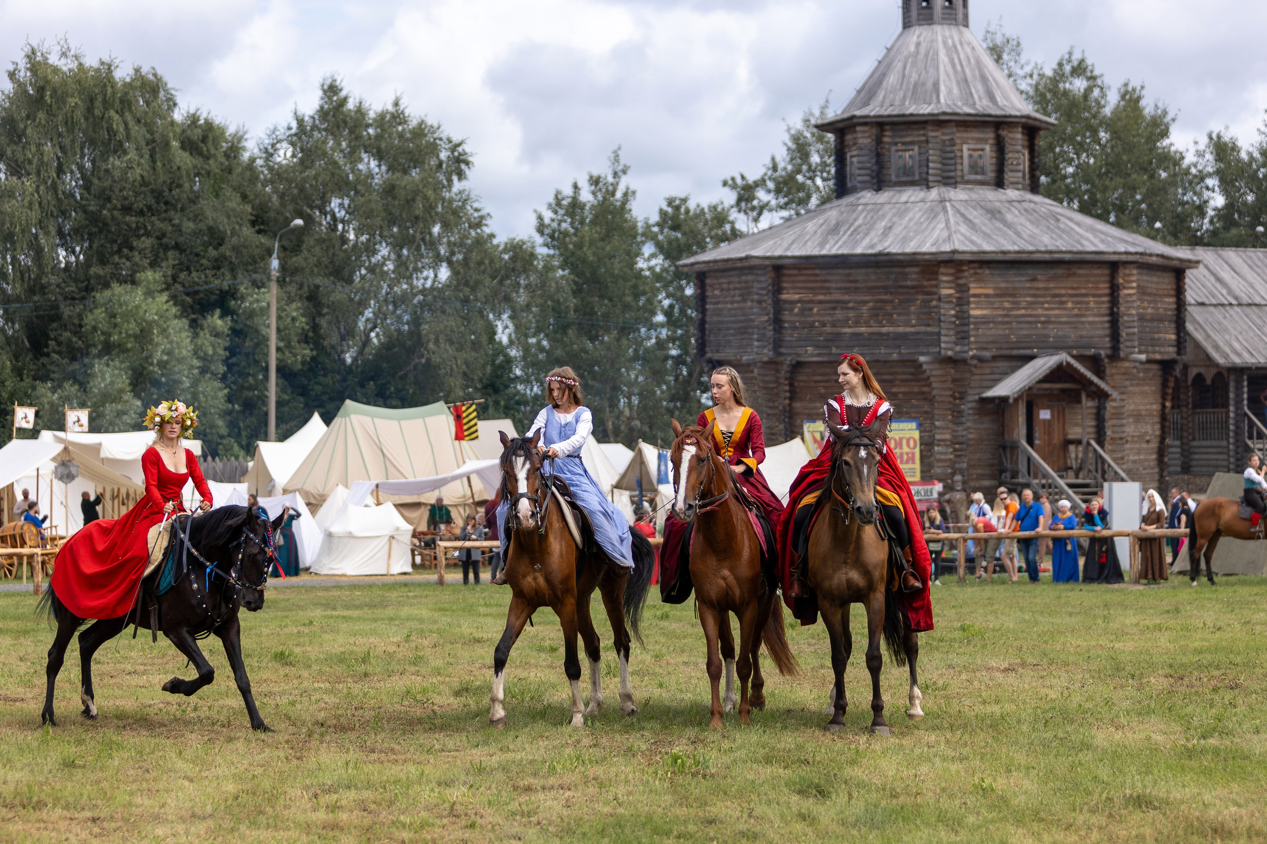 Рыцарский фест. Мстиславль. Профессиональный интерьерный и репортажный фотограф Минск и РБ. Максим Орлов