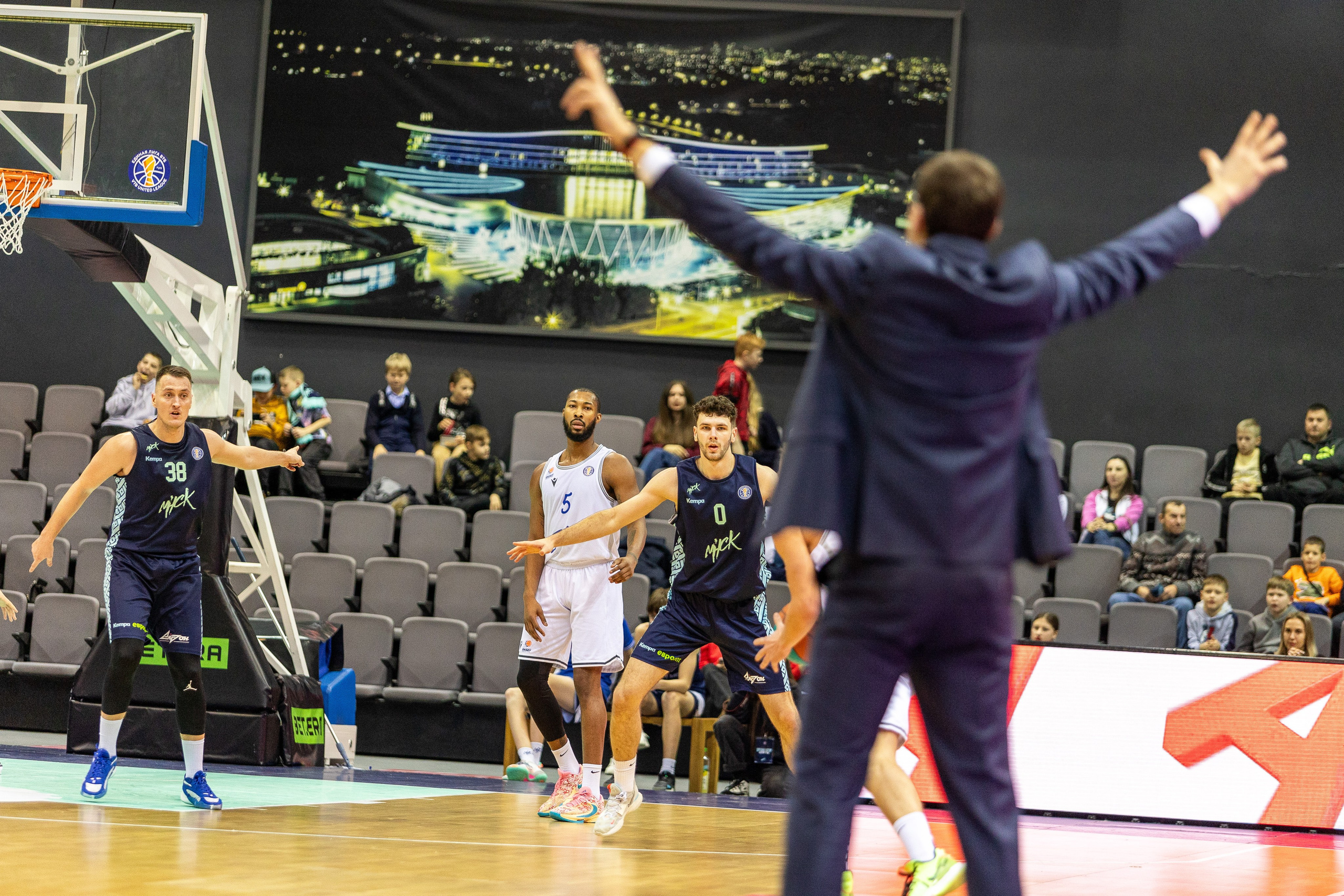 Баскетбол. Лучшие кадры. Минск — Енисей. 11.12.2023. Профессиональный интерьерный и репортажный фотограф Минск и РБ. Максим Орлов