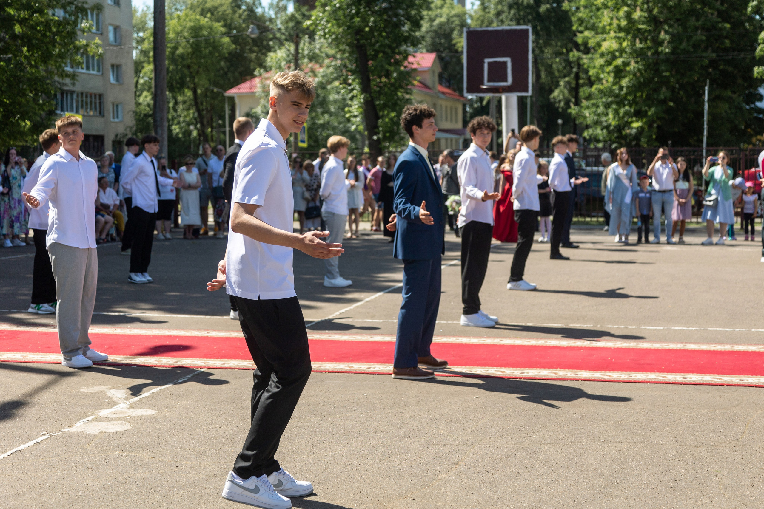 Школа 47. Последний звонок. Профессиональный интерьерный и репортажный фотограф Минск и РБ. Максим Орлов