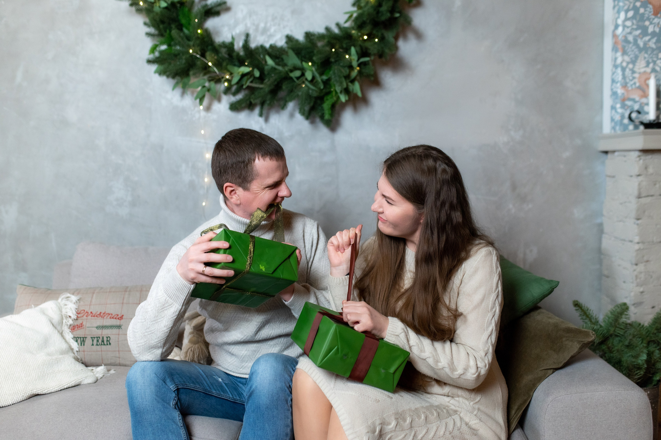 Саша и Оля (новогодняя). Профессиональный интерьерный и репортажный фотограф Минск и РБ. Максим Орлов