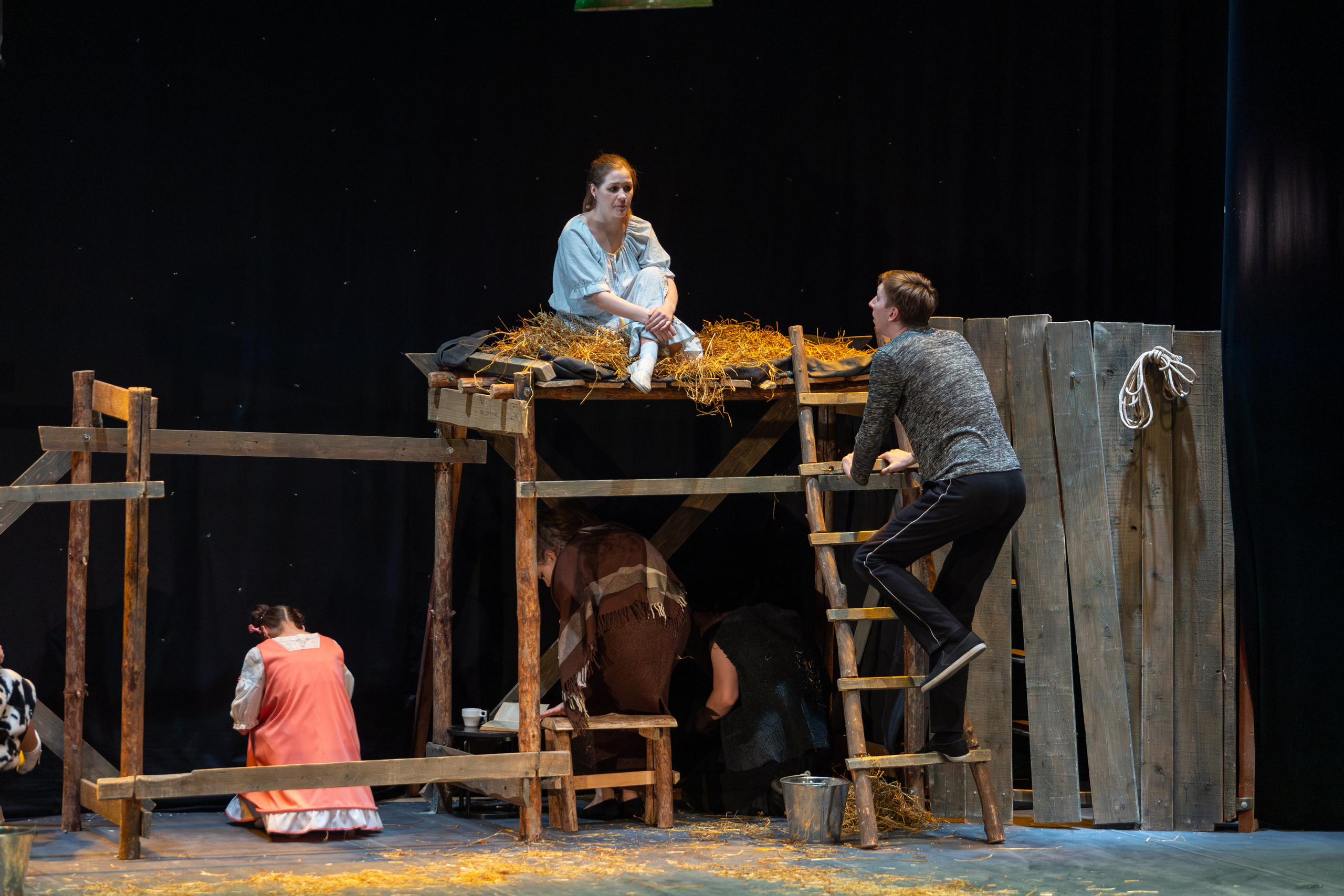 Театр белорусской армии «Очень простая история». Профессиональный интерьерный и репортажный фотограф Минск и РБ. Максим Орлов