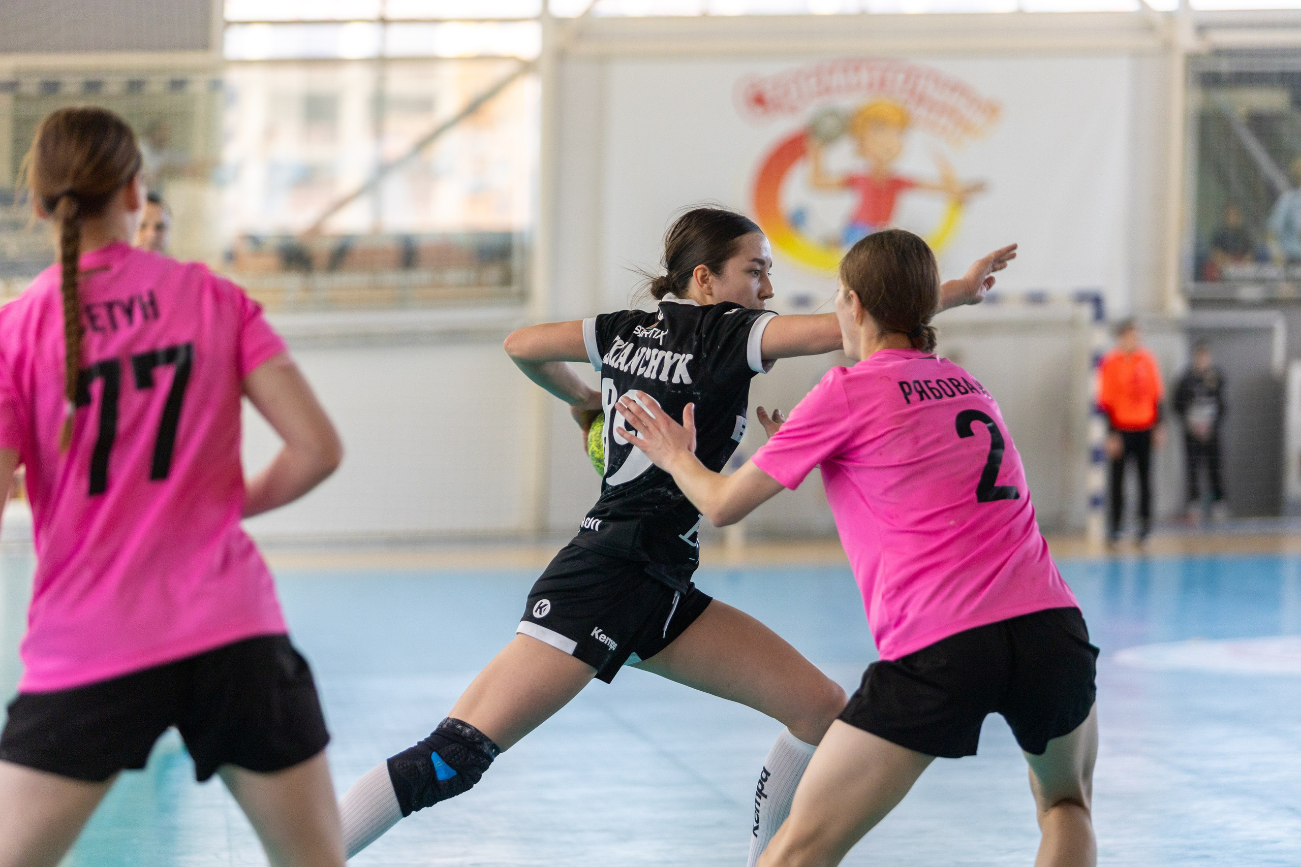 Женский гандбол. Лучшие кадры. БНТУ — Звезда. 08.02.2025. Профессиональный интерьерный и репортажный фотограф Минск и РБ. Максим Орлов