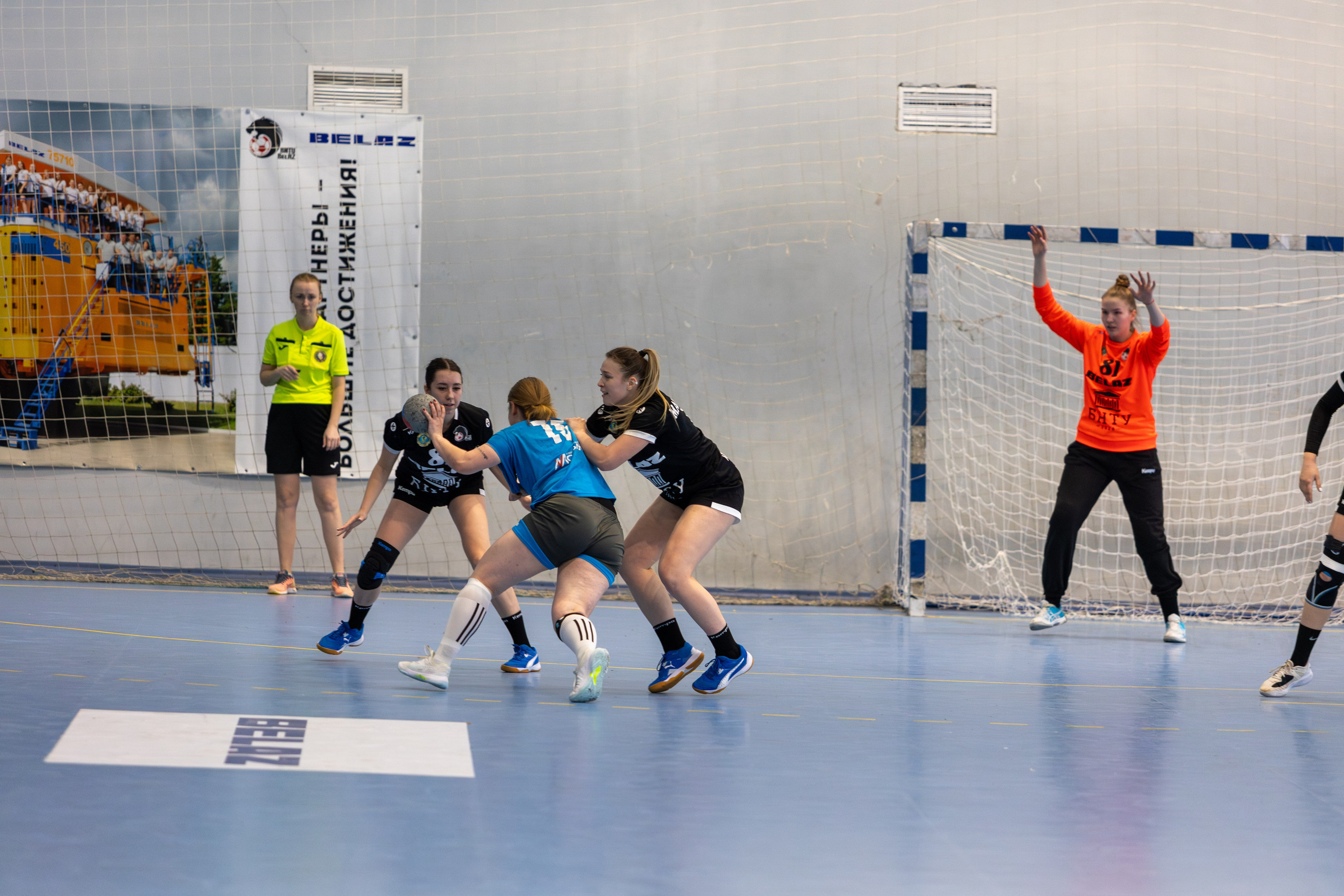 Гандбол. Лучшие кадры. БНТУ — Витебчанка. Профессиональный интерьерный и репортажный фотограф Минск и РБ. Максим Орлов