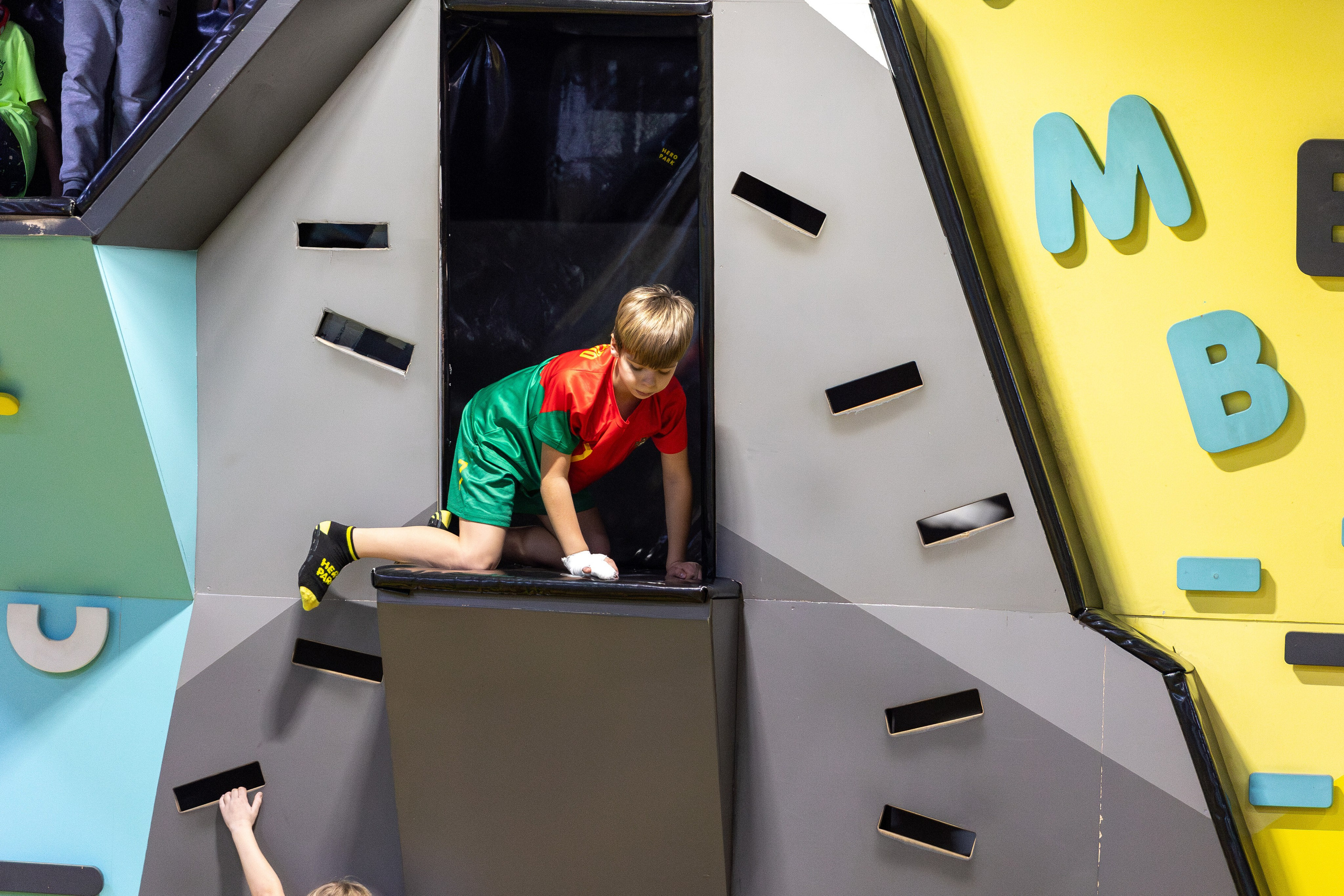 ДР Влада (батутная арена). Профессиональный интерьерный и репортажный фотограф Минск и РБ. Максим Орлов