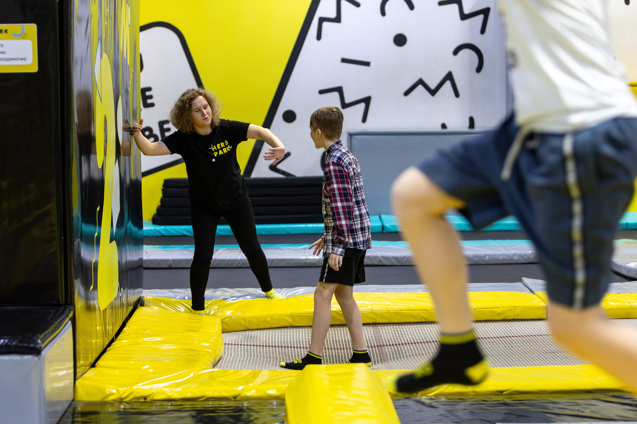 ДР Влада (батутная арена). Профессиональный интерьерный и репортажный фотограф Минск и РБ. Максим Орлов