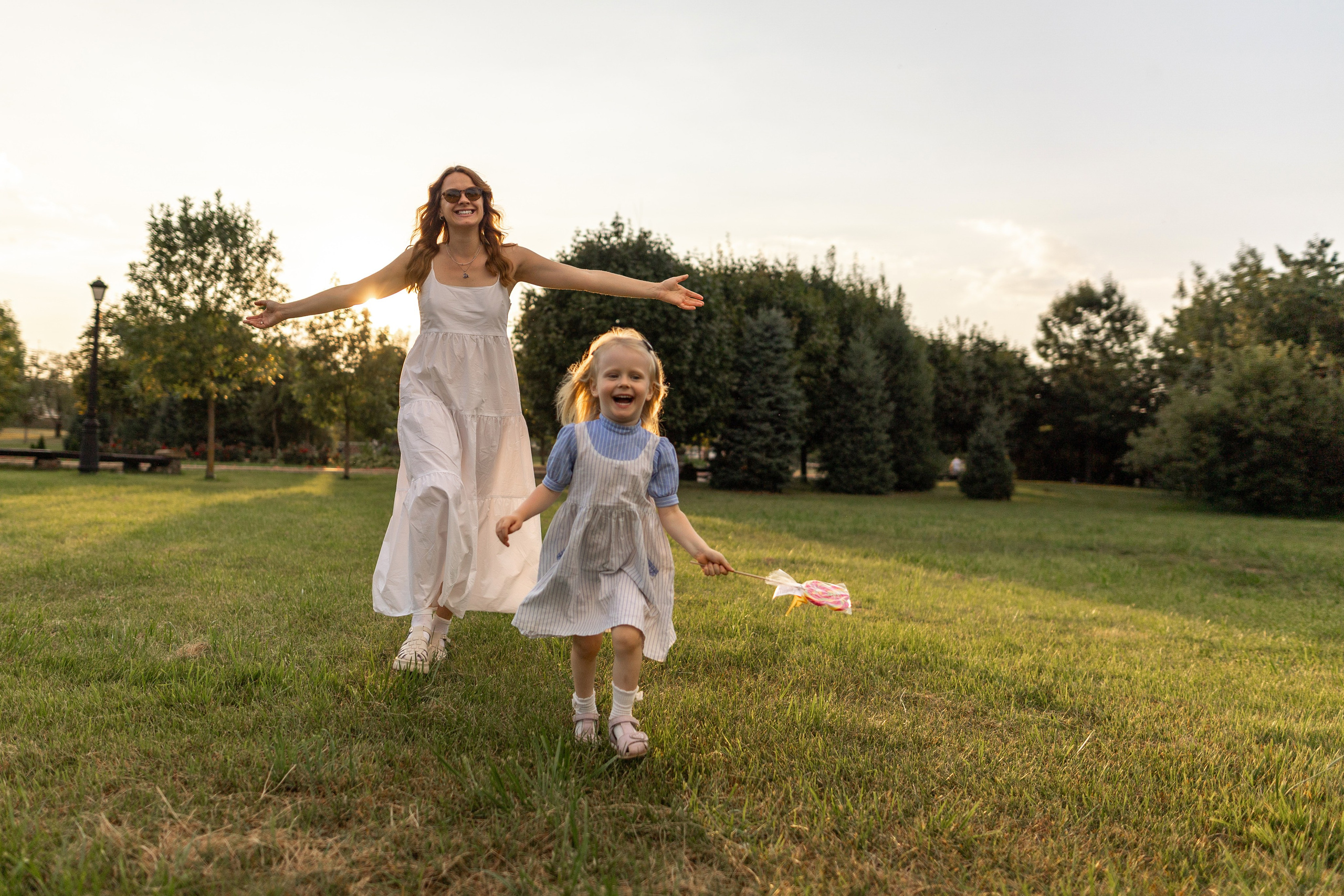 Стеша с мамой. Профессиональный интерьерный и репортажный фотограф Минск и РБ. Максим Орлов