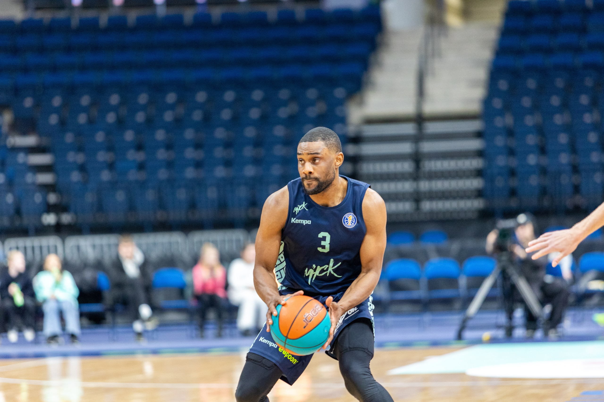 Баскетбол. Лучшие кадры. Минск — Уралмаш 13.02.2024. Профессиональный интерьерный и репортажный фотограф Минск и РБ. Максим Орлов