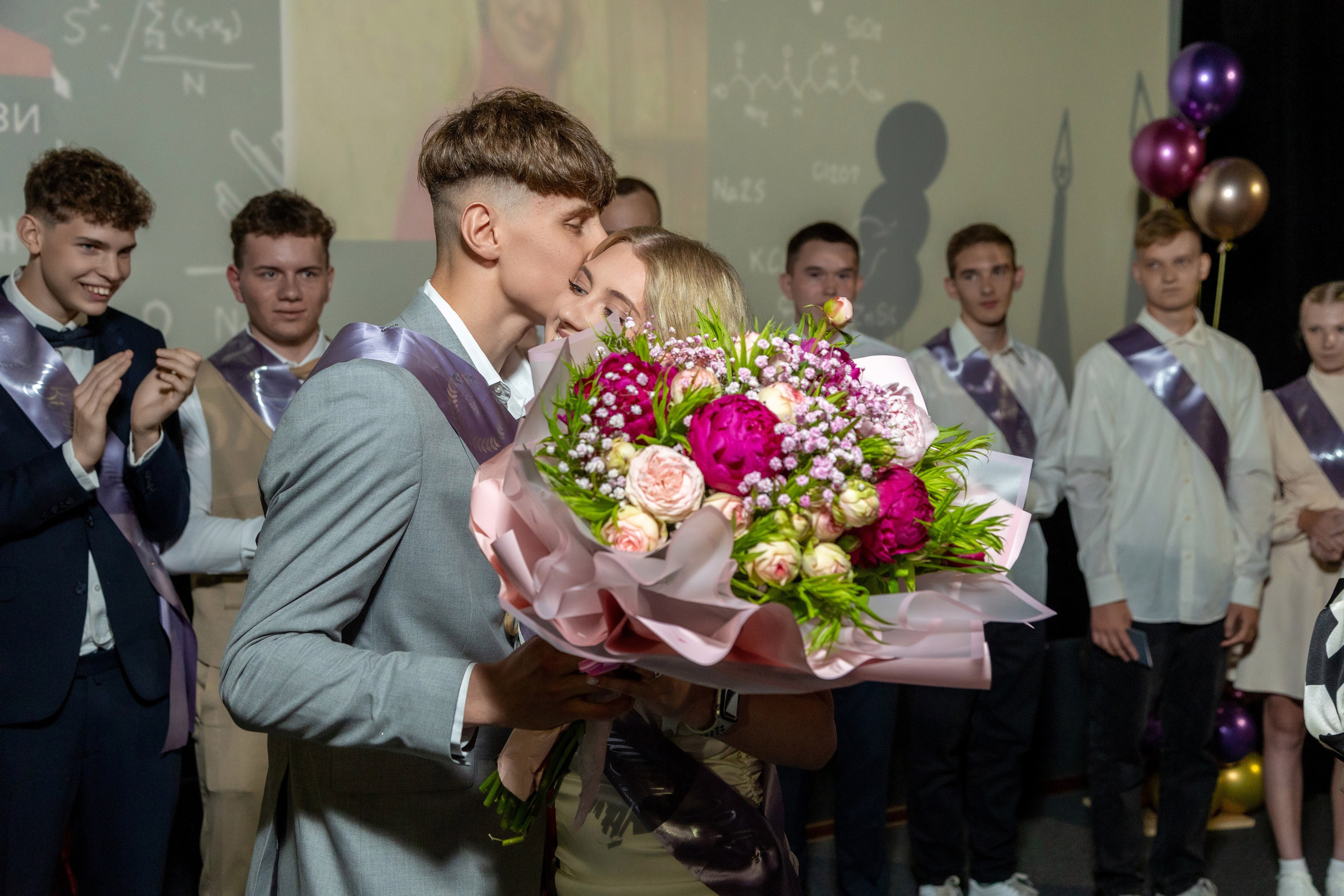 Вручение дипломов. 47 школа. Профессиональный интерьерный и репортажный фотограф Минск и РБ. Максим Орлов