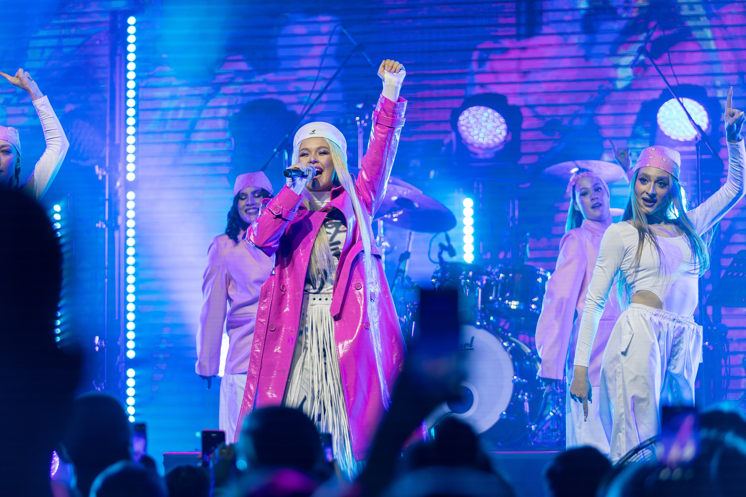 Концерт Насти Кравченко. Профессиональный интерьерный и репортажный фотограф Минск и РБ. Максим Орлов