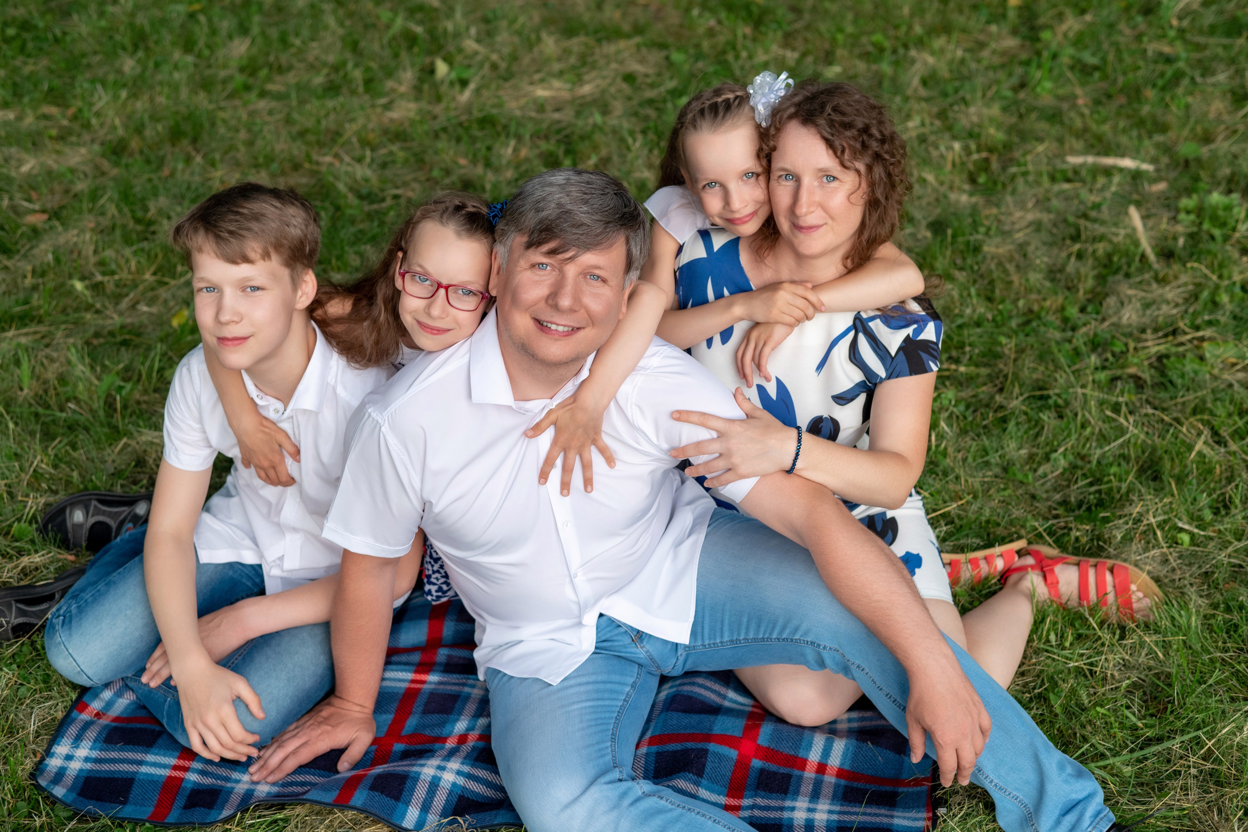 Кирилл + Таня = Леша, Аня и Настя. Профессиональный интерьерный и репортажный фотограф Минск и РБ. Максим Орлов