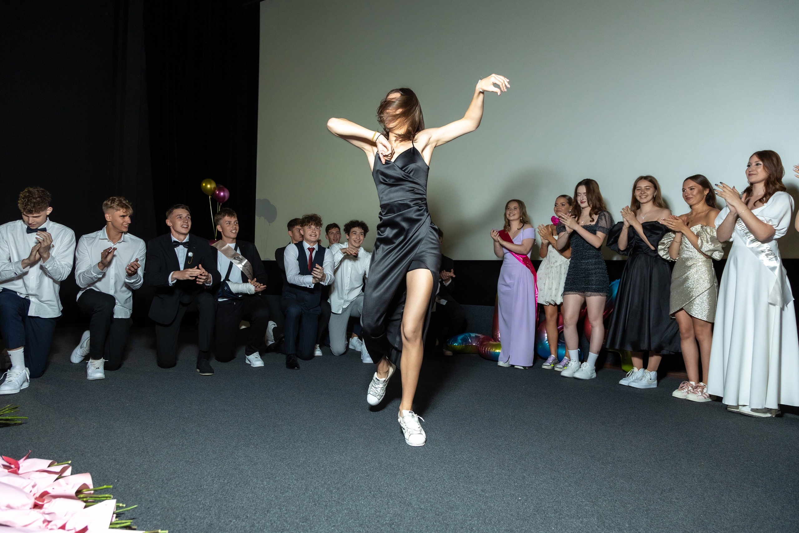 Вручение дипломов. 47 школа. Профессиональный интерьерный и репортажный фотограф Минск и РБ. Максим Орлов