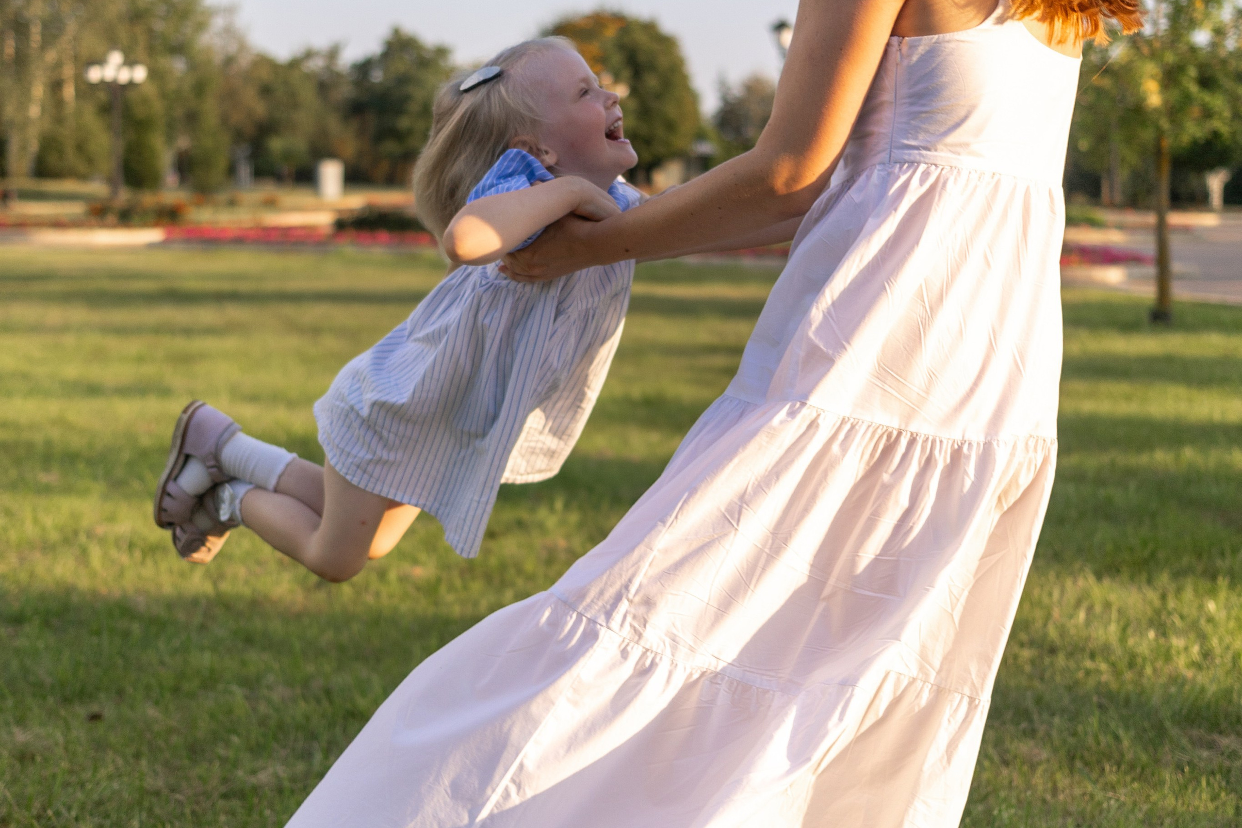 Стеша с мамой. Профессиональный интерьерный и репортажный фотограф Минск и РБ. Максим Орлов