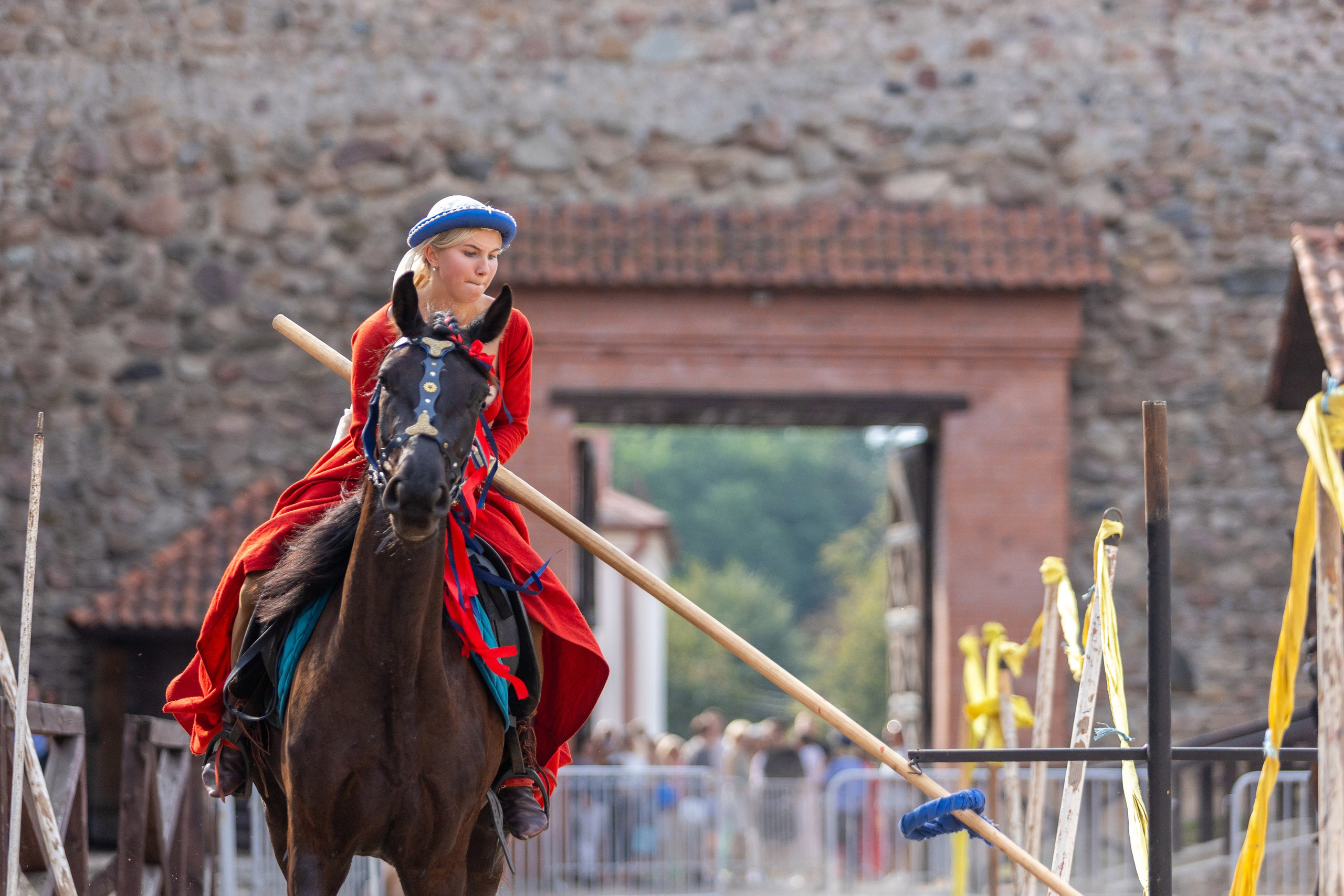 Выступление «Золотой шпоры» на празднике города Лиды. Профессиональный интерьерный и репортажный фотограф Минск и РБ. Максим Орлов