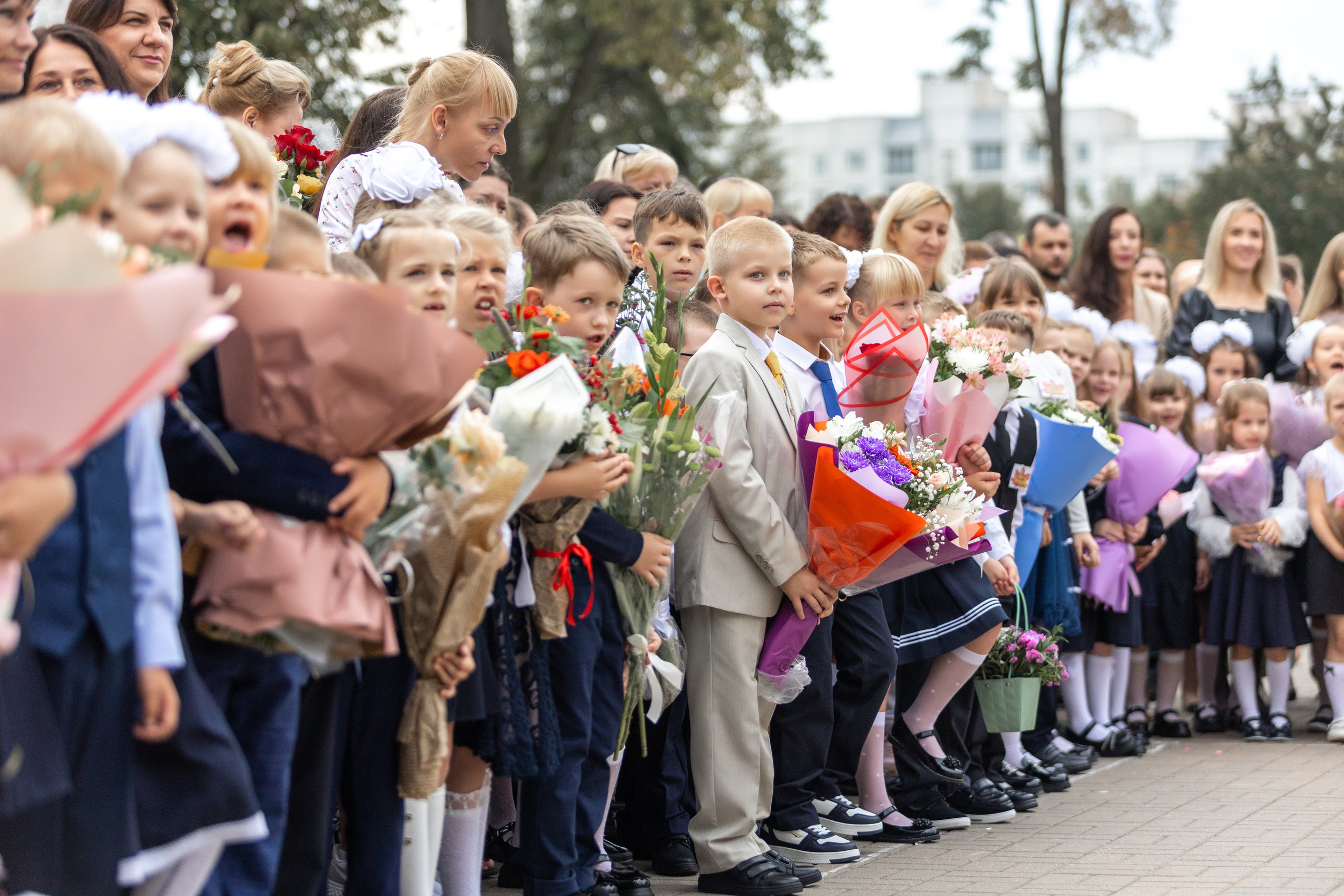 Линейка 1-го сентября. Профессиональный интерьерный и репортажный фотограф Минск и РБ. Максим Орлов