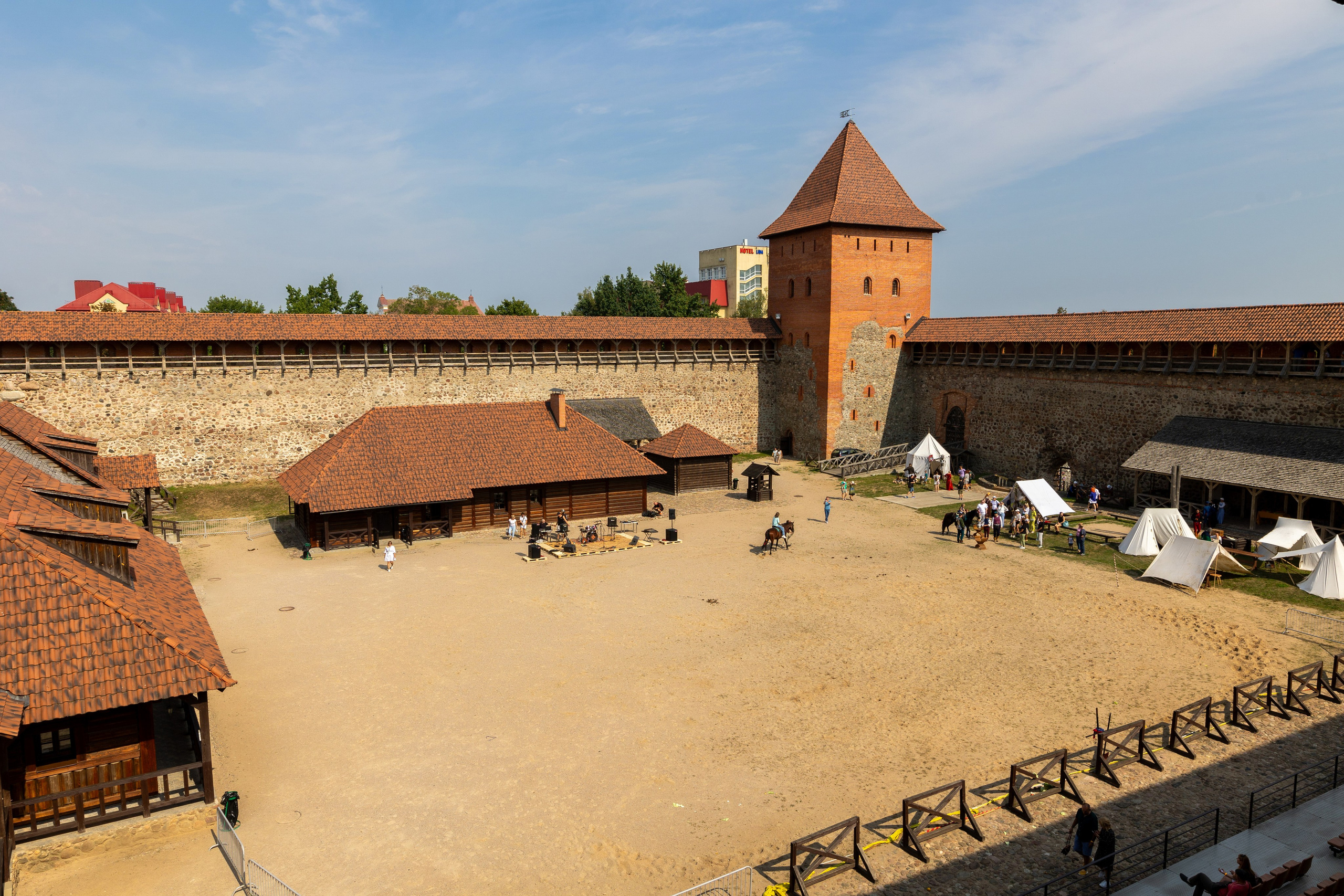 Выступление «Золотой шпоры» на празднике города Лиды. Профессиональный интерьерный и репортажный фотограф Минск и РБ. Максим Орлов