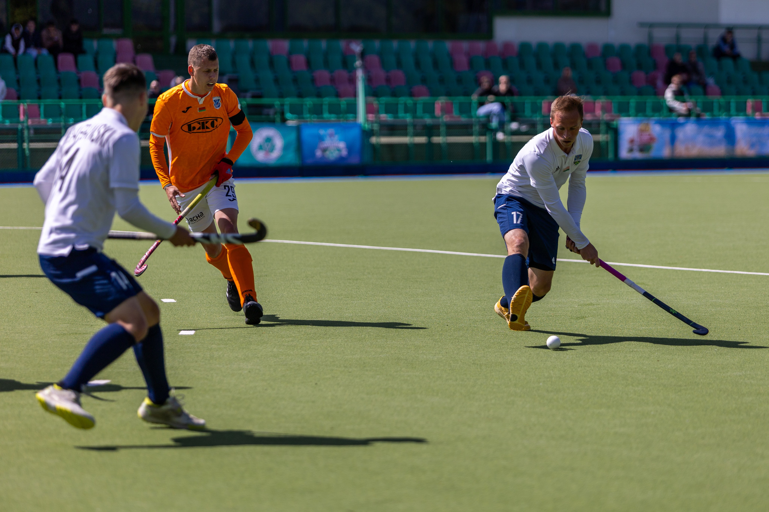 Хоккей на траве. ХК Минск — СК Строитель 12.05.2024. Профессиональный интерьерный и репортажный фотограф Минск и РБ. Максим Орлов