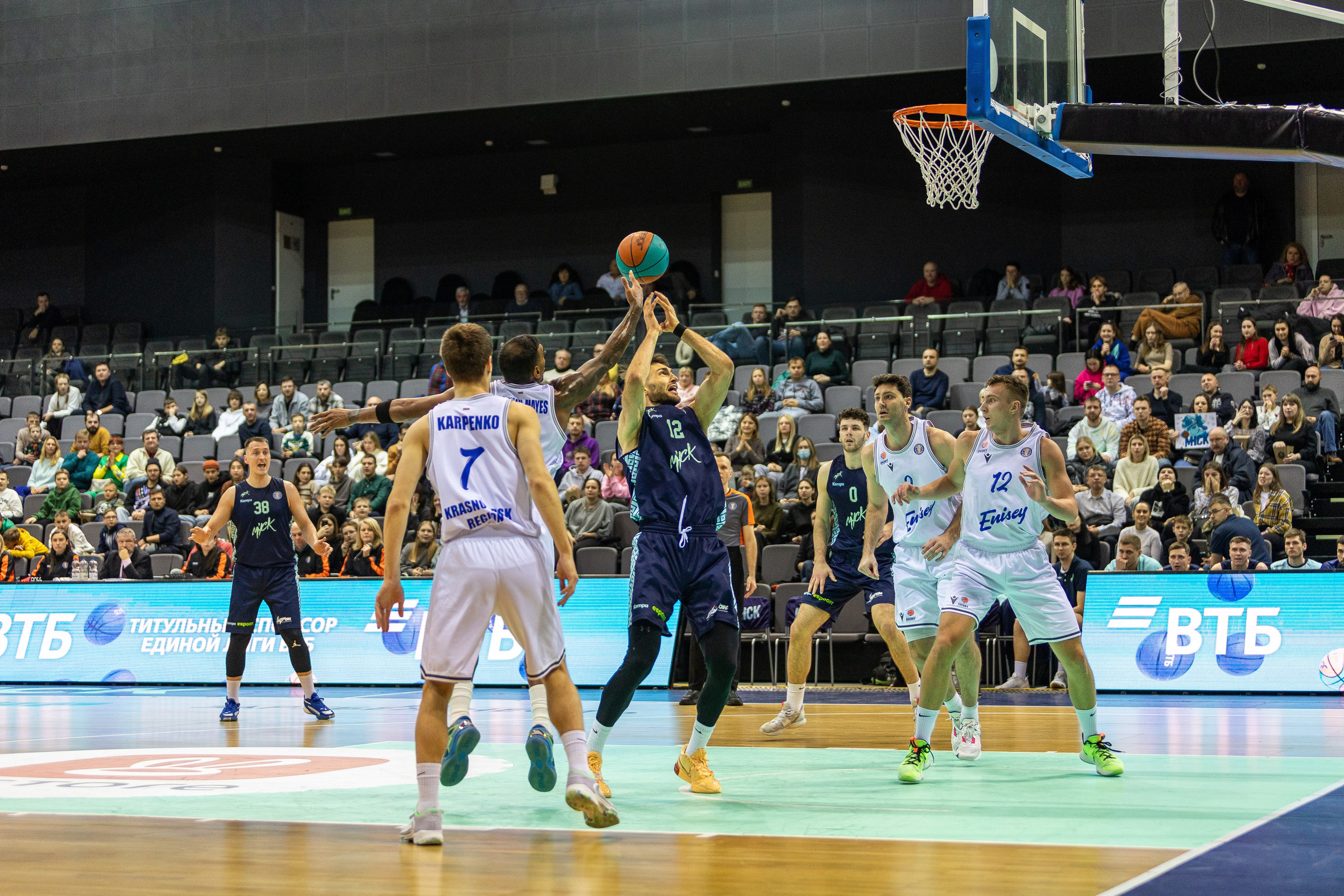 Баскетбол. Лучшие кадры. Минск — Енисей. 11.12.2023. Профессиональный интерьерный и репортажный фотограф Минск и РБ. Максим Орлов