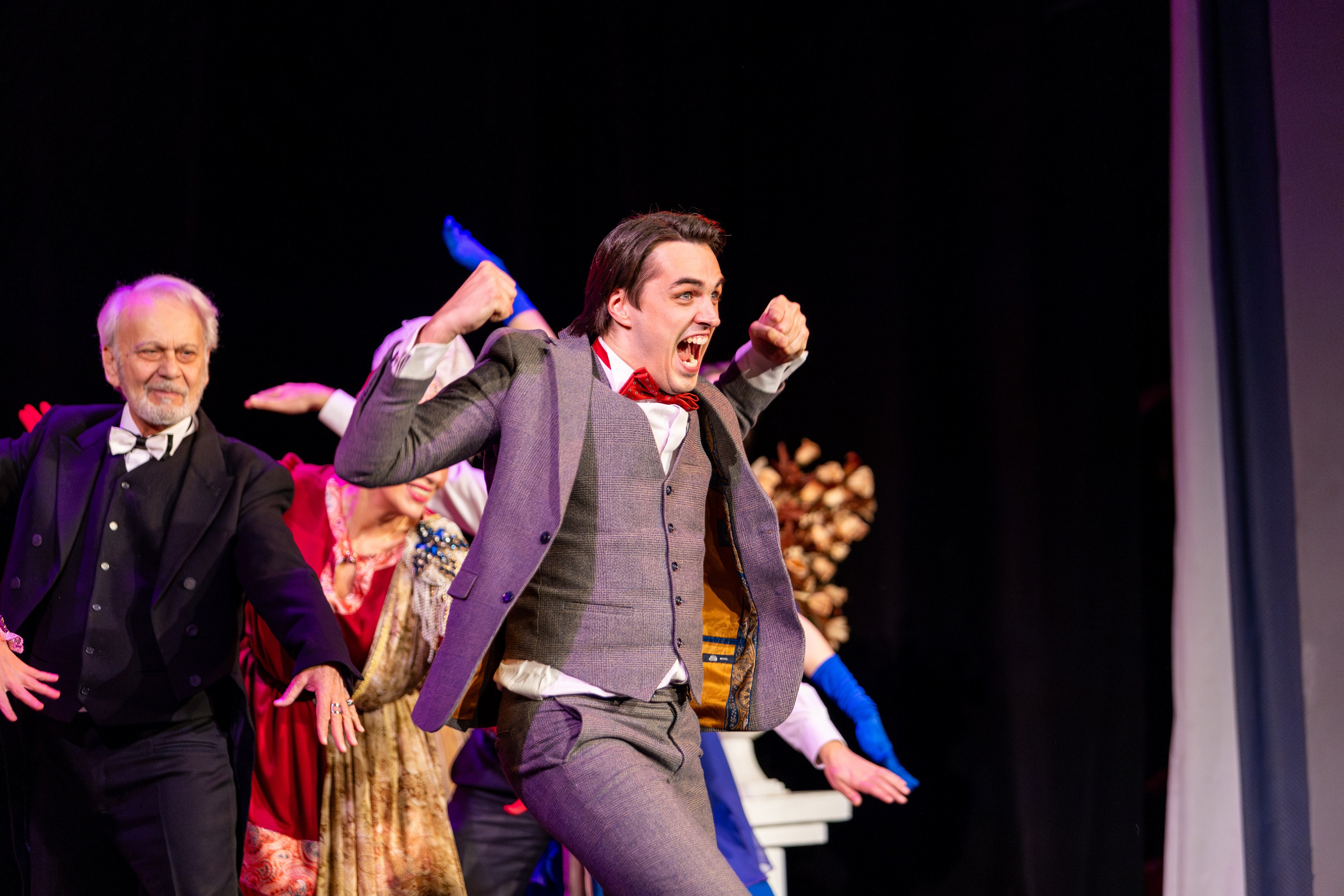 Новый театр «Как важно быть серьезным». Профессиональный интерьерный и репортажный фотограф Минск и РБ. Максим Орлов