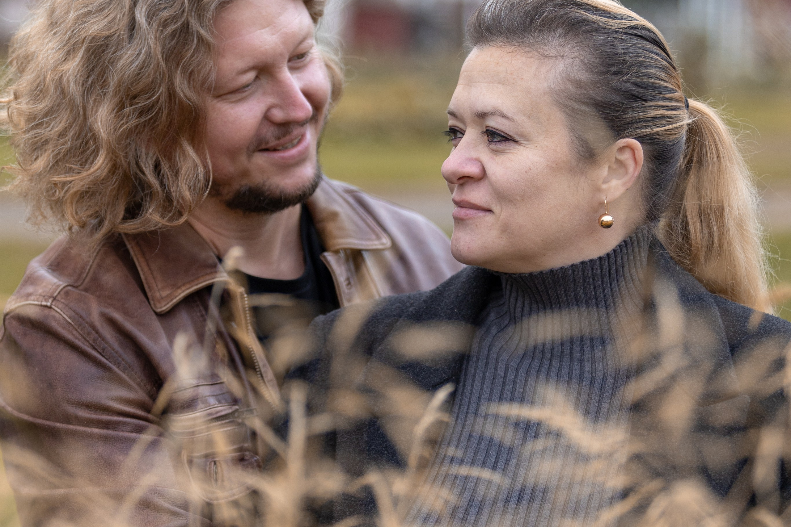 Олег и Марина. В ожидании. Фотосъемка в парке. Профессиональный интерьерный и репортажный фотограф Минск и РБ. Максим Орлов