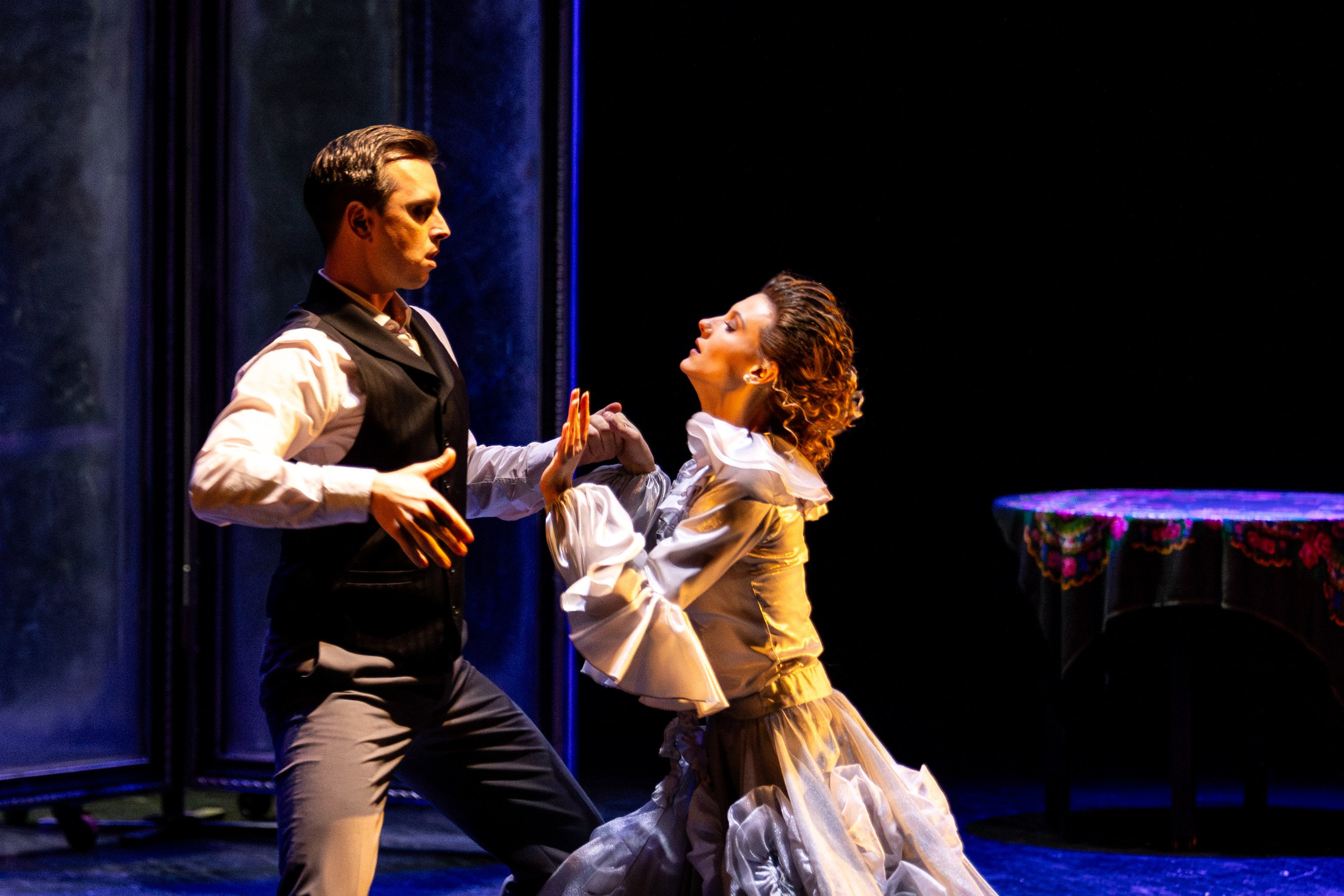 Новый театр «Я вещь». Профессиональный интерьерный и репортажный фотограф Минск и РБ. Максим Орлов