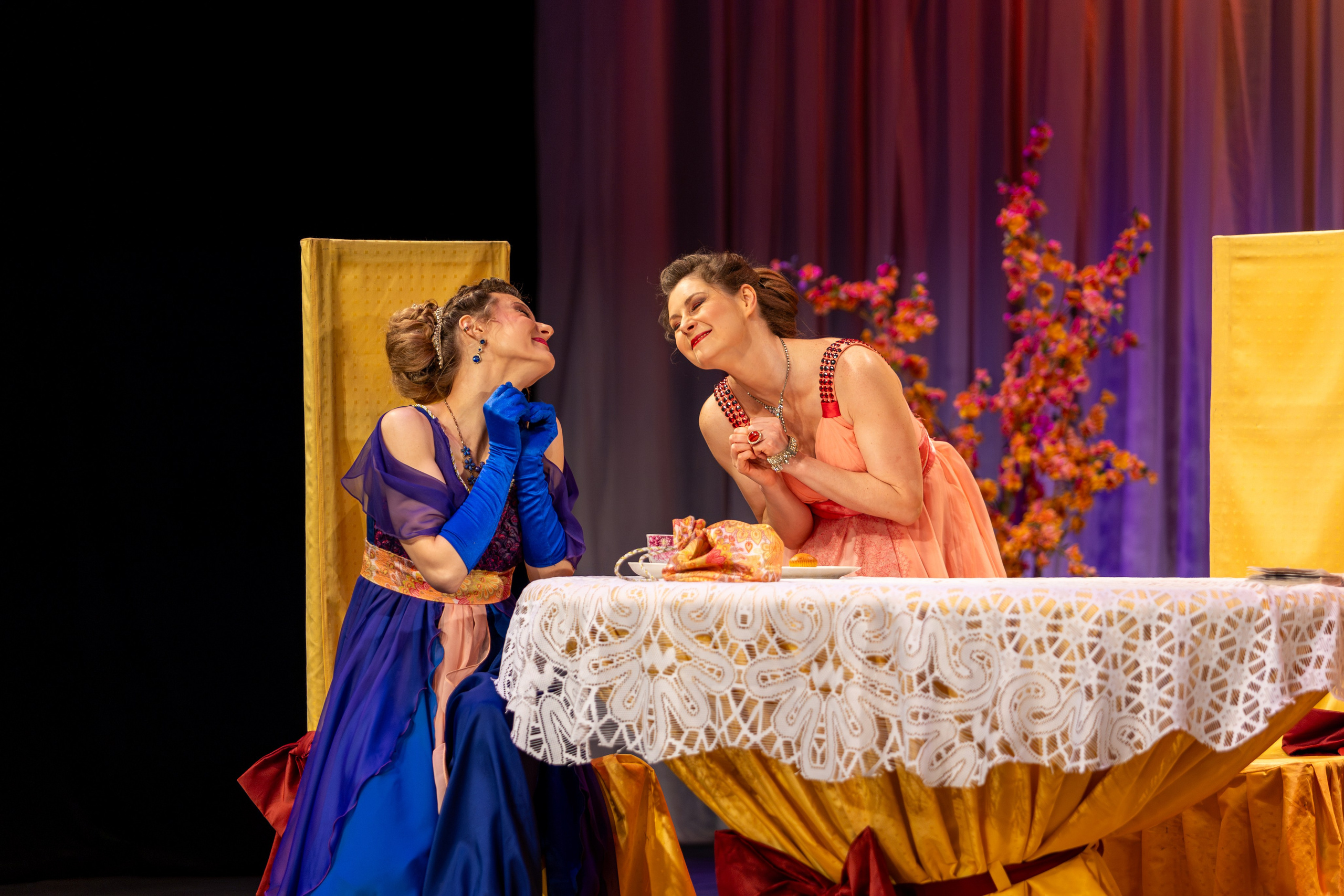 Новый театр «Как важно быть серьезным». Профессиональный интерьерный и репортажный фотограф Минск и РБ. Максим Орлов