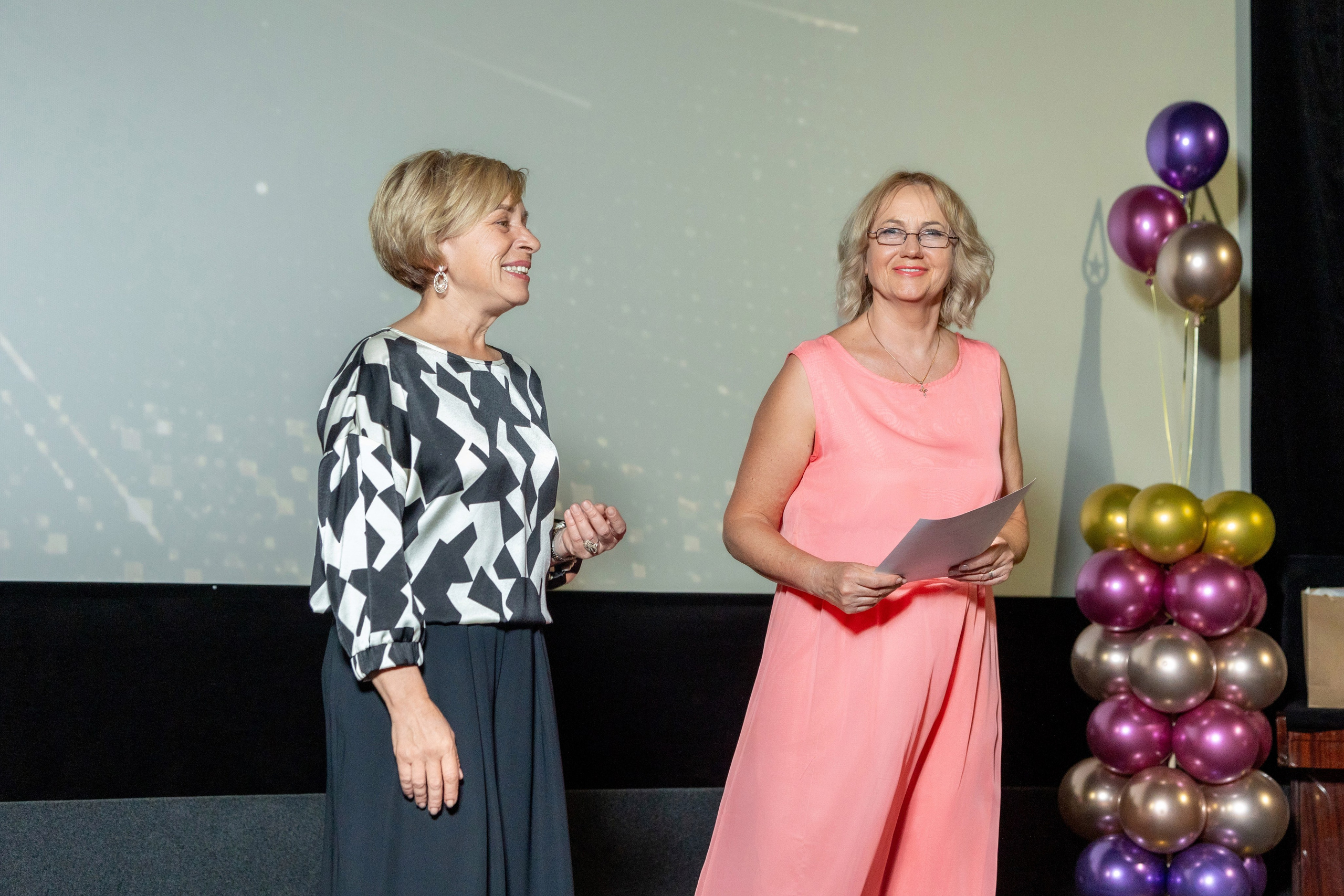 Вручение дипломов. 47 школа. Профессиональный интерьерный и репортажный фотограф Минск и РБ. Максим Орлов