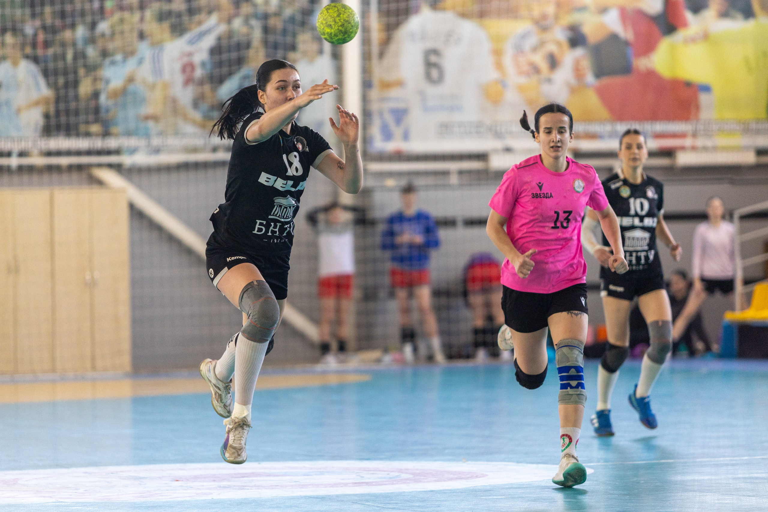 Женский гандбол. Лучшие кадры. БНТУ — Звезда. 08.02.2025. Профессиональный интерьерный и репортажный фотограф Минск и РБ. Максим Орлов