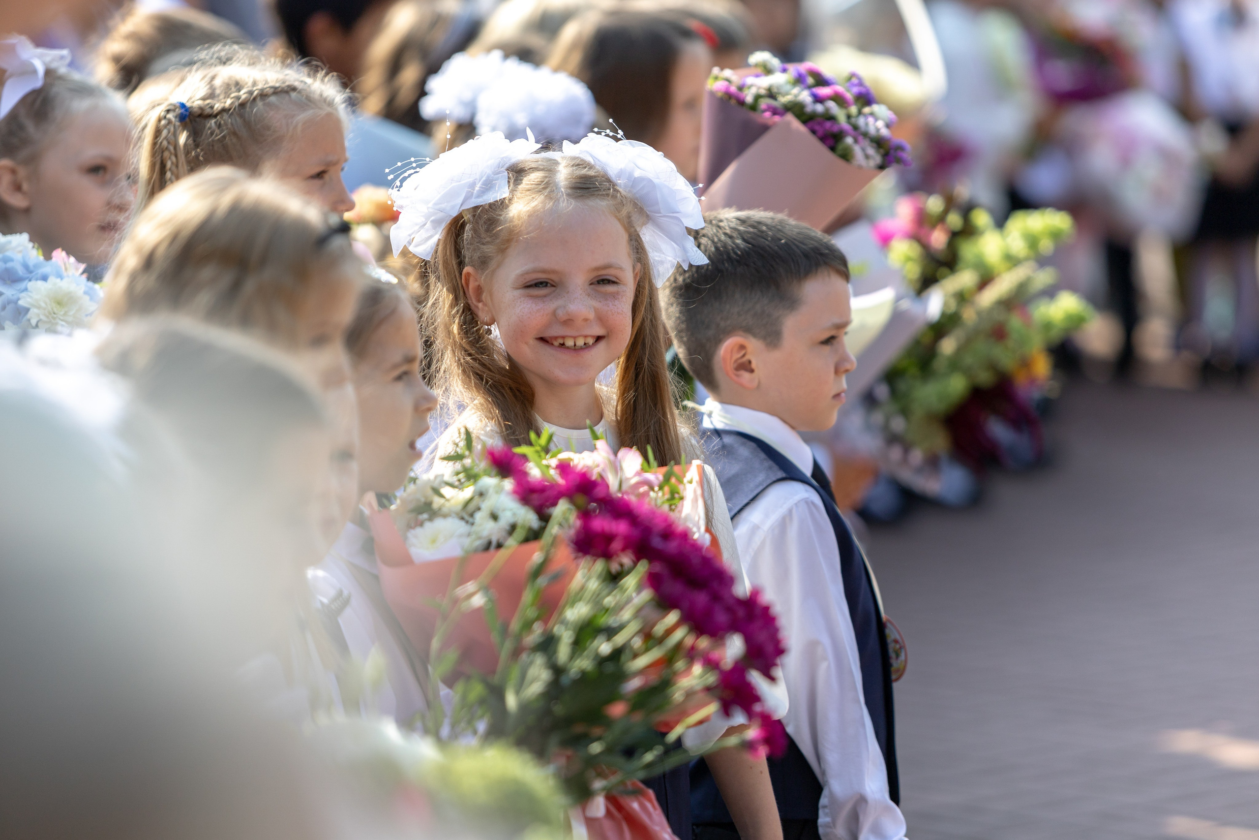 Линейка 1 сентября 2023 г. Профессиональный интерьерный и репортажный фотограф Минск и РБ. Максим Орлов