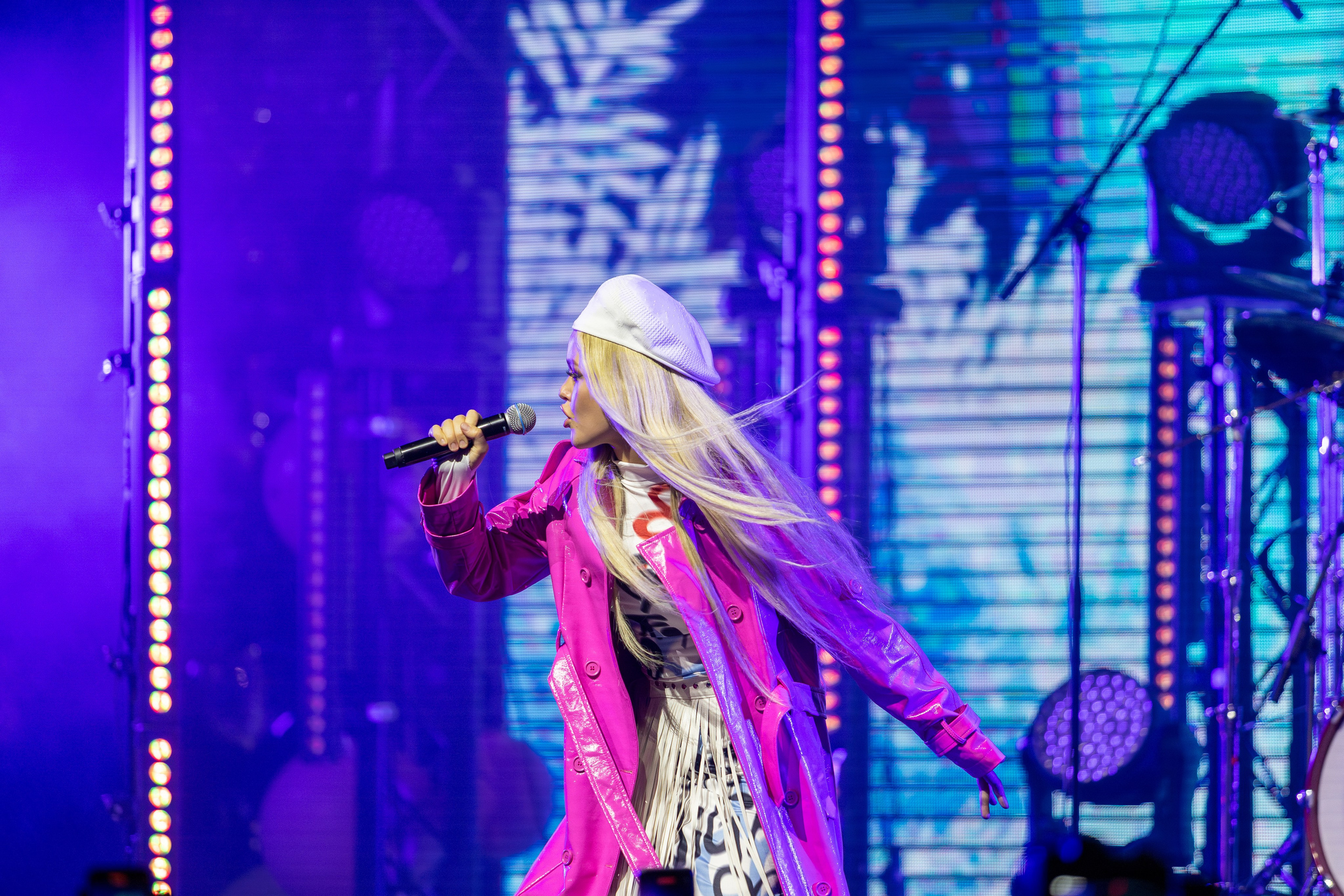 Концерт Насти Кравченко. Профессиональный интерьерный и репортажный фотограф Минск и РБ. Максим Орлов