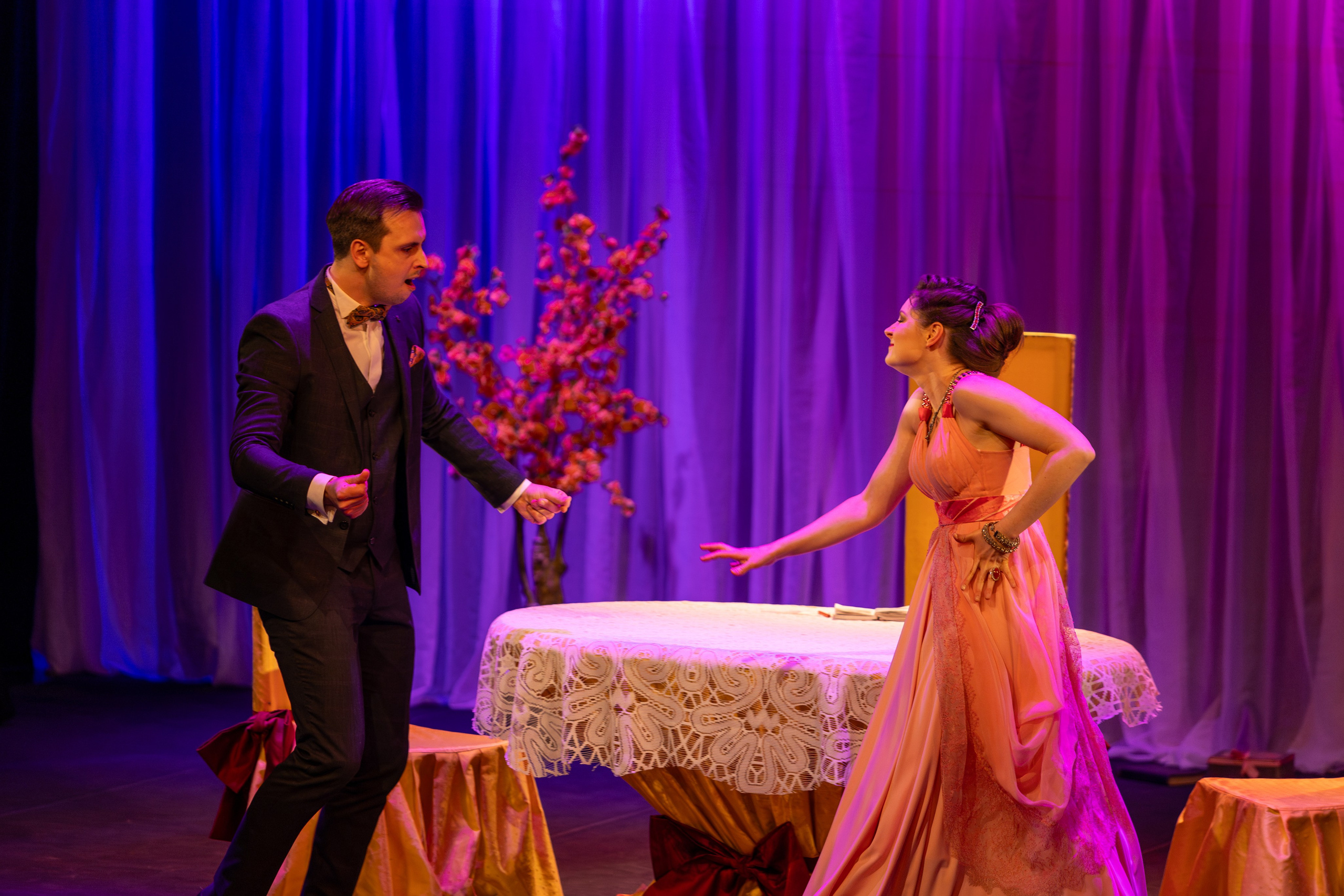 Новый театр «Как важно быть серьезным». Профессиональный интерьерный и репортажный фотограф Минск и РБ. Максим Орлов