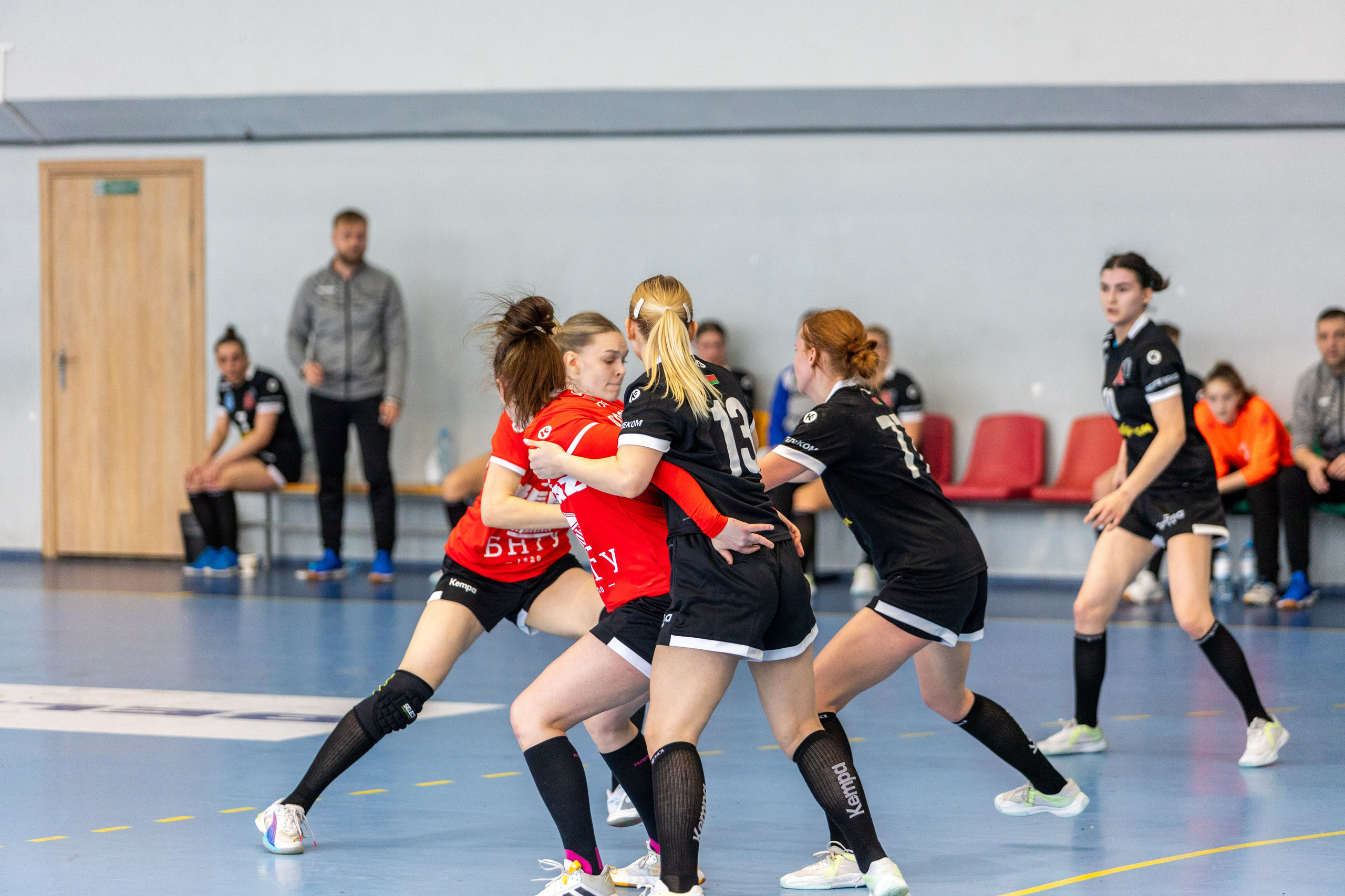 Гандбол. БНТУ — Березина. Профессиональный интерьерный и репортажный фотограф Минск и РБ. Максим Орлов