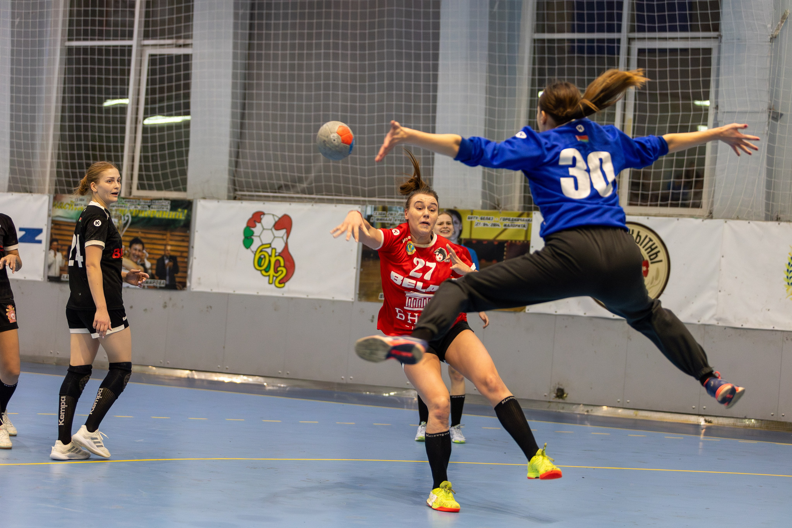 Гандбол. Лучшие кадры. БНТУ — Гродничанка. 13.12.2023. Профессиональный интерьерный и репортажный фотограф Минск и РБ. Максим Орлов