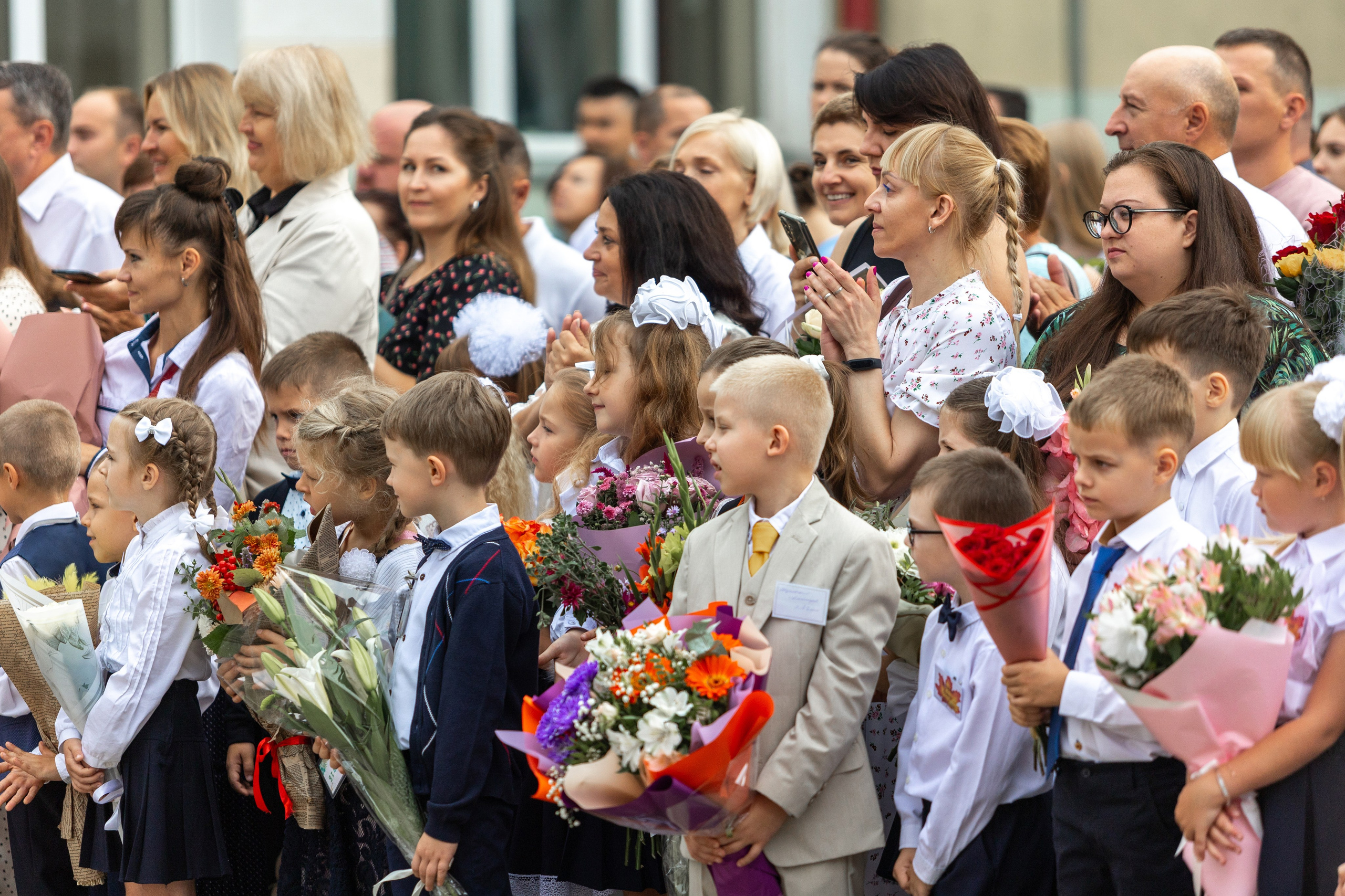 Линейка 1-го сентября. Профессиональный интерьерный и репортажный фотограф Минск и РБ. Максим Орлов