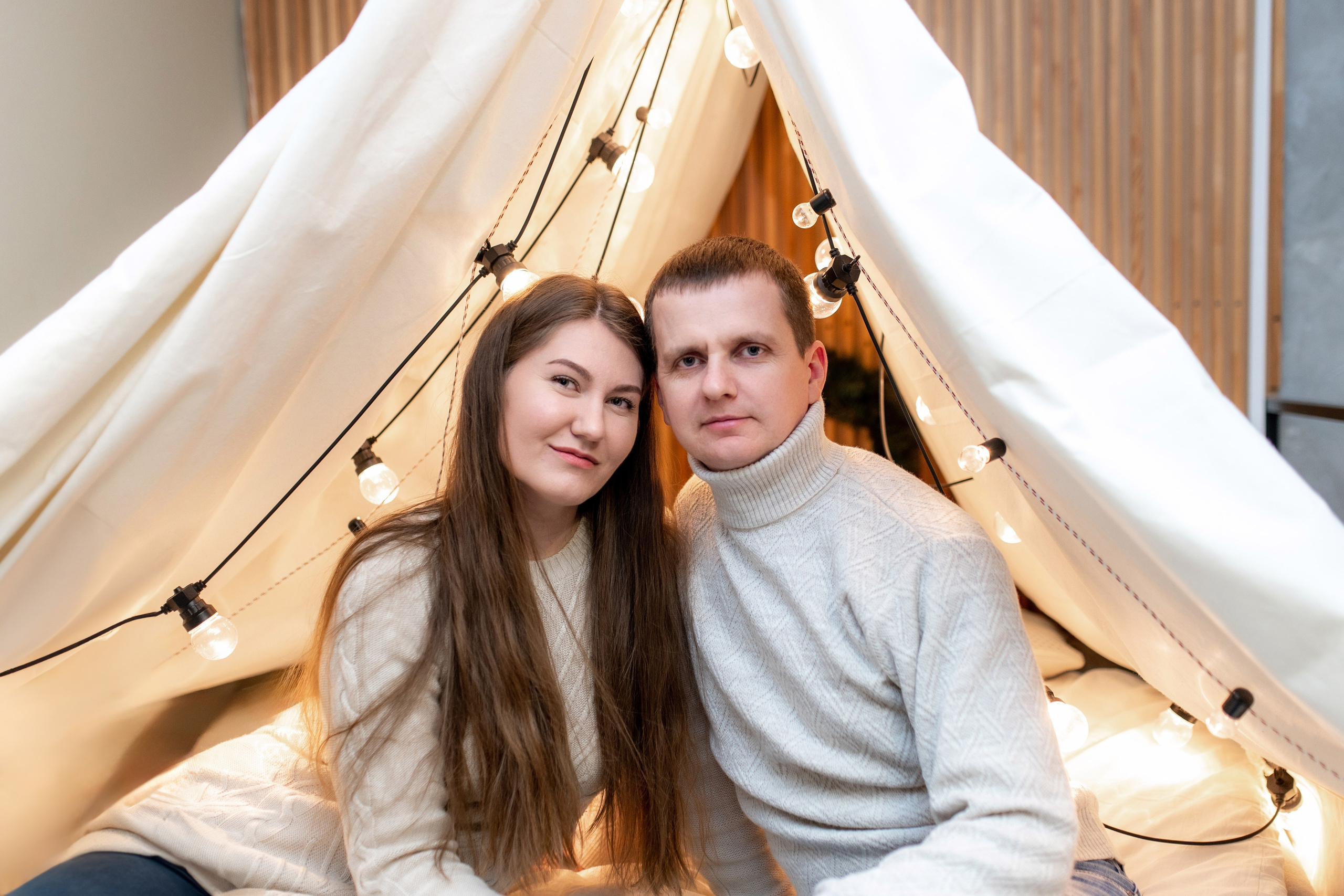 Саша и Оля (новогодняя). Профессиональный интерьерный и репортажный фотограф Минск и РБ. Максим Орлов