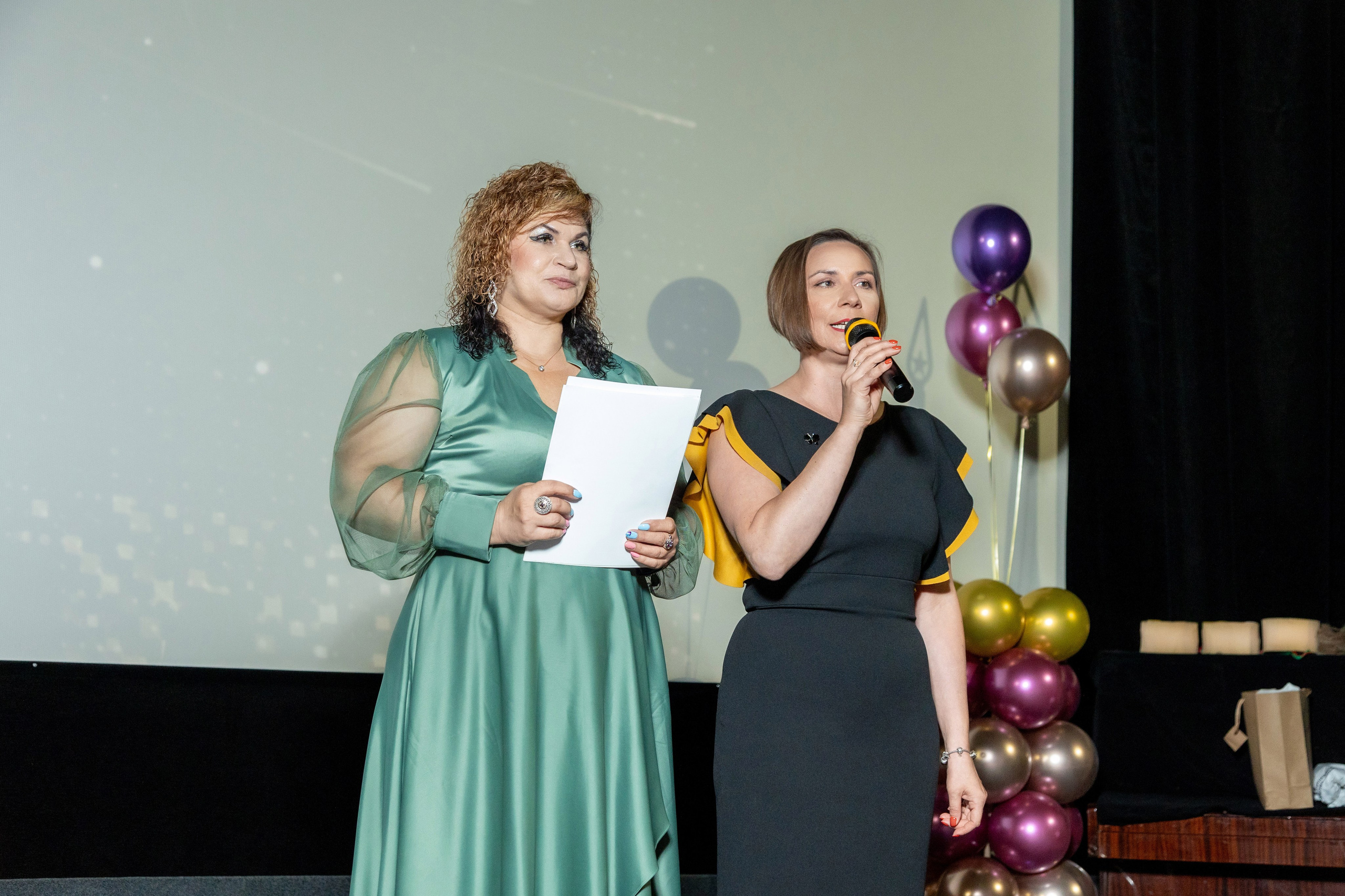 Вручение дипломов. 47 школа. Профессиональный интерьерный и репортажный фотограф Минск и РБ. Максим Орлов