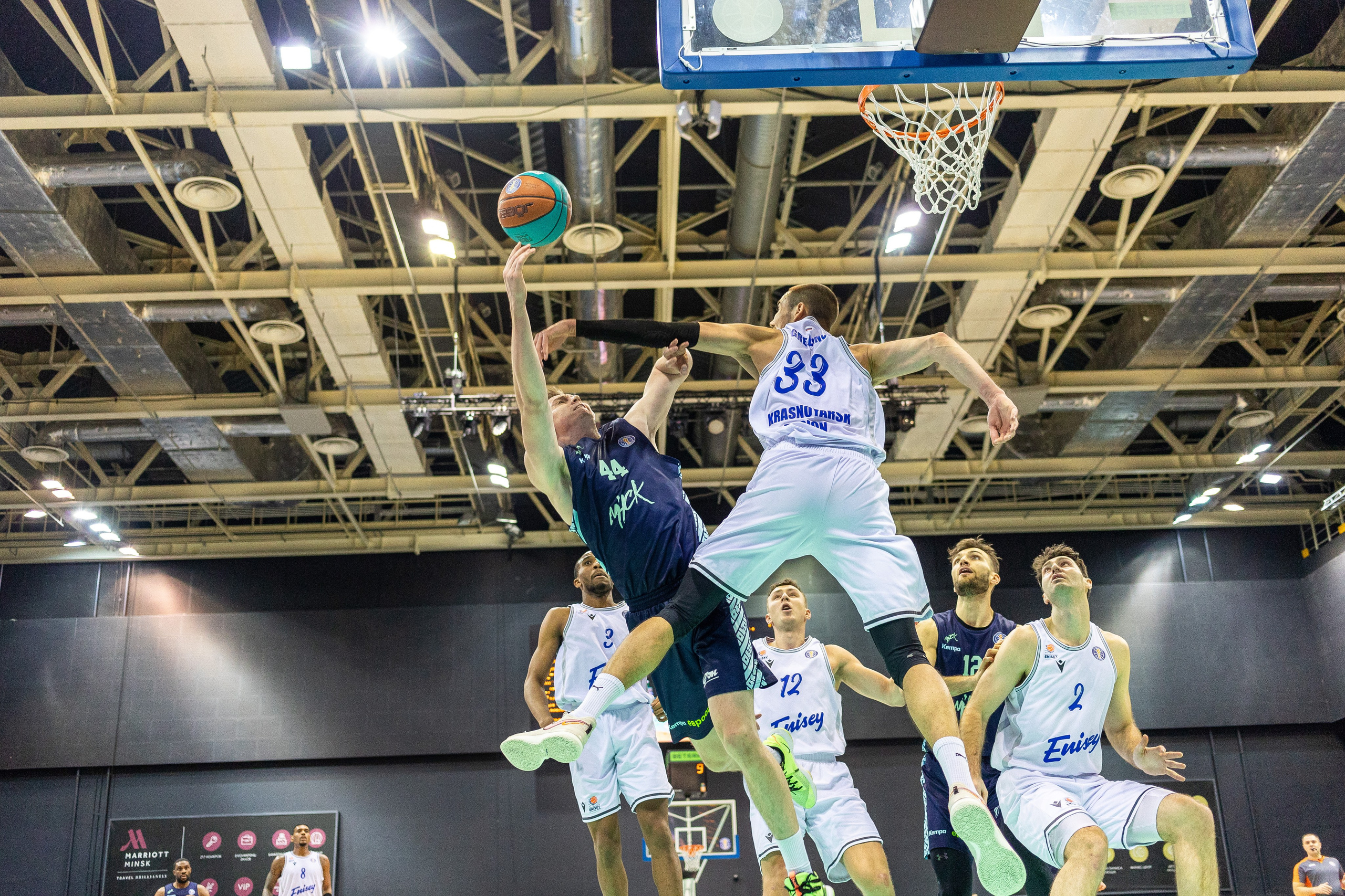 Баскетбол. Лучшие кадры. Минск — Енисей. 11.12.2023. Профессиональный интерьерный и репортажный фотограф Минск и РБ. Максим Орлов