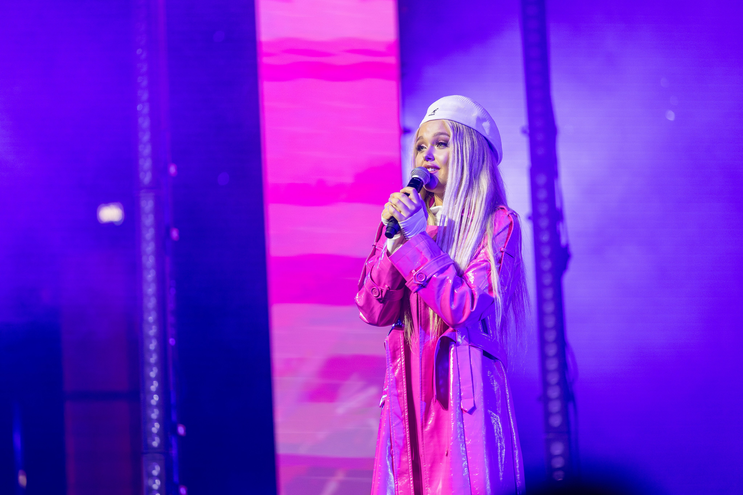 Концерт Насти Кравченко. Профессиональный интерьерный и репортажный фотограф Минск и РБ. Максим Орлов