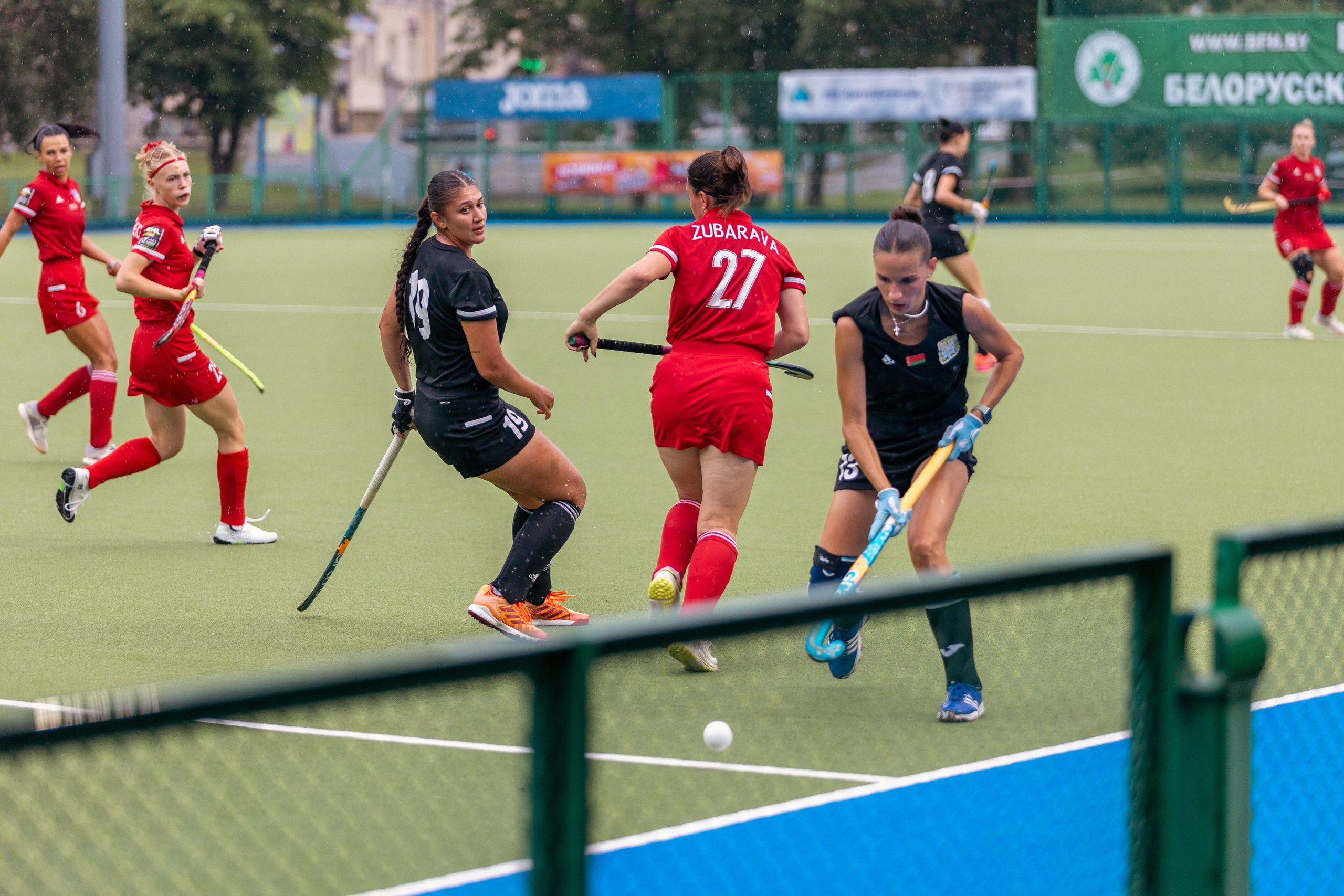 Хоккей на траве. Девушки. ХК Минск — ХК Виктория (Смолевичи) 10.06.2024. Профессиональный интерьерный и репортажный фотограф Минск и РБ. Максим Орлов