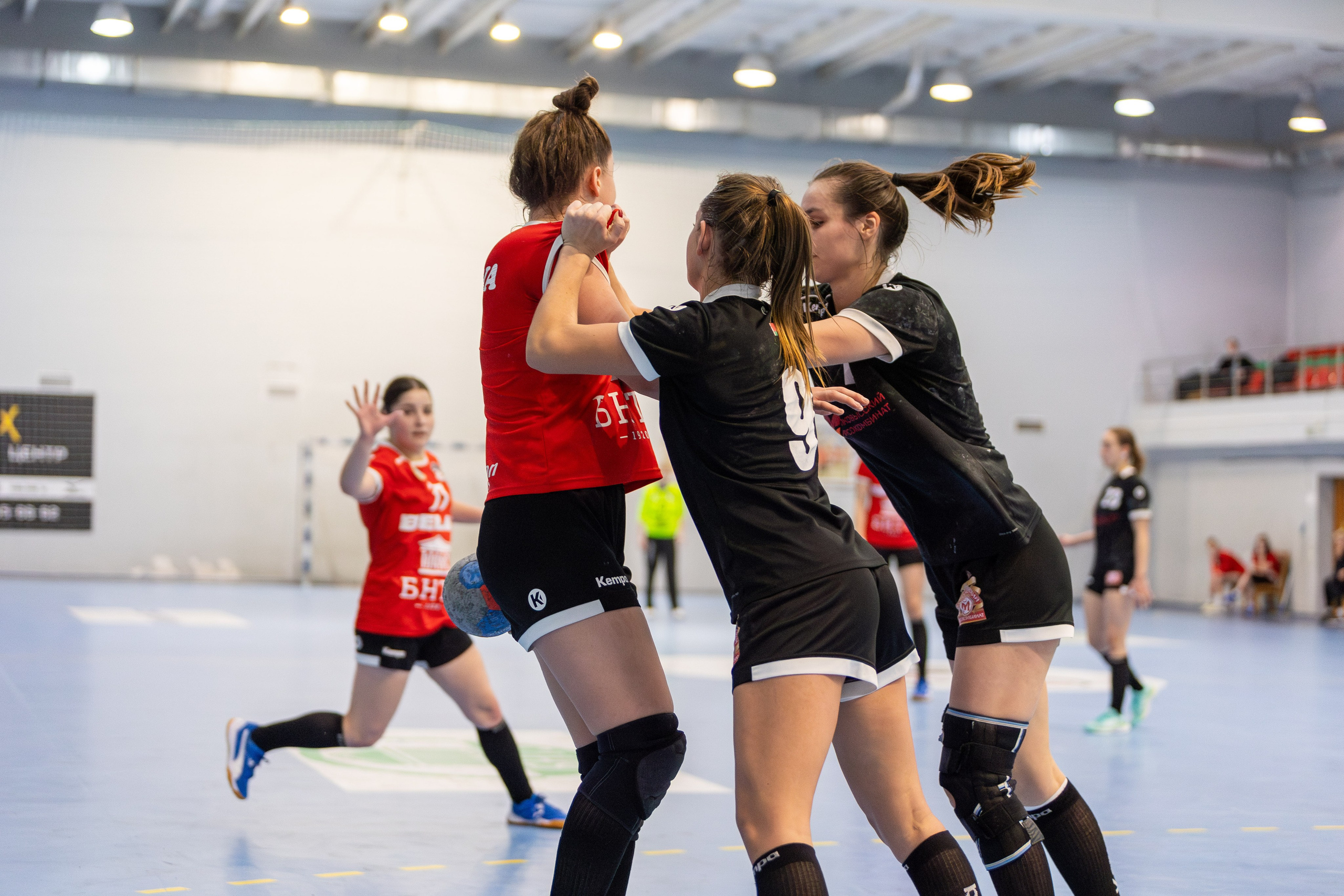 Гандбол. Лучшие кадры. БНТУ — Гродничанка. 13.12.2023. Профессиональный интерьерный и репортажный фотограф Минск и РБ. Максим Орлов