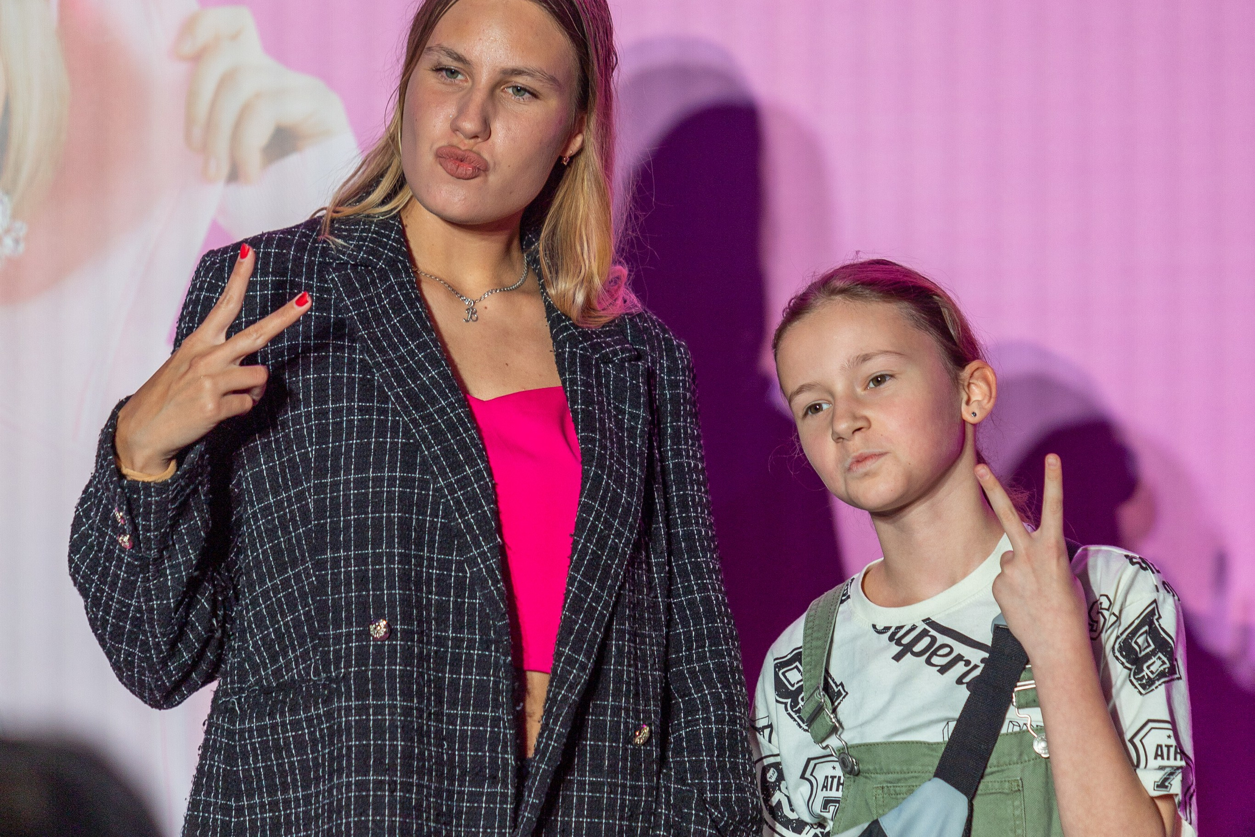 Концерт Насти Кравченко. Профессиональный интерьерный и репортажный фотограф Минск и РБ. Максим Орлов