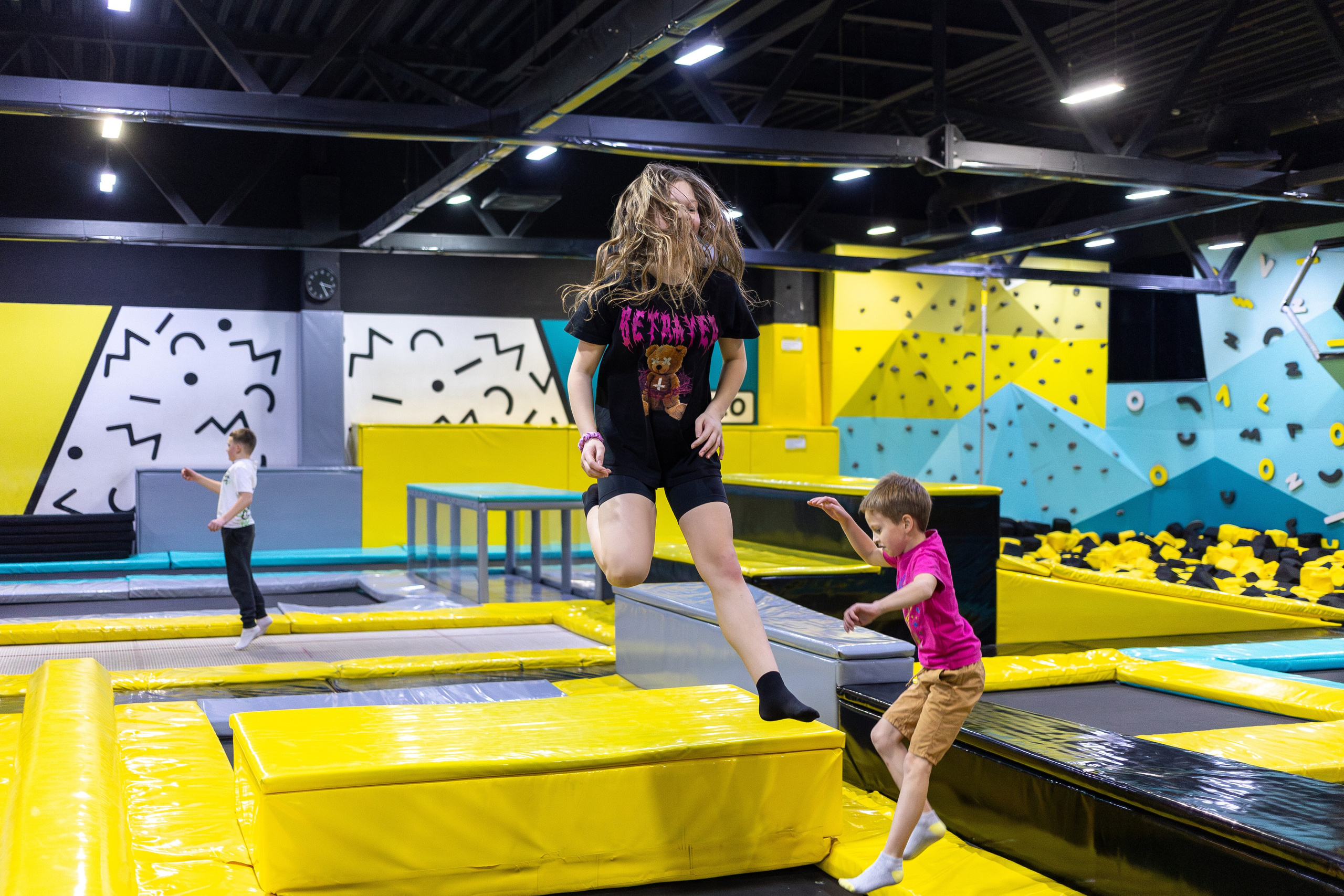 ДР Влада (батутная арена). Профессиональный интерьерный и репортажный фотограф Минск и РБ. Максим Орлов