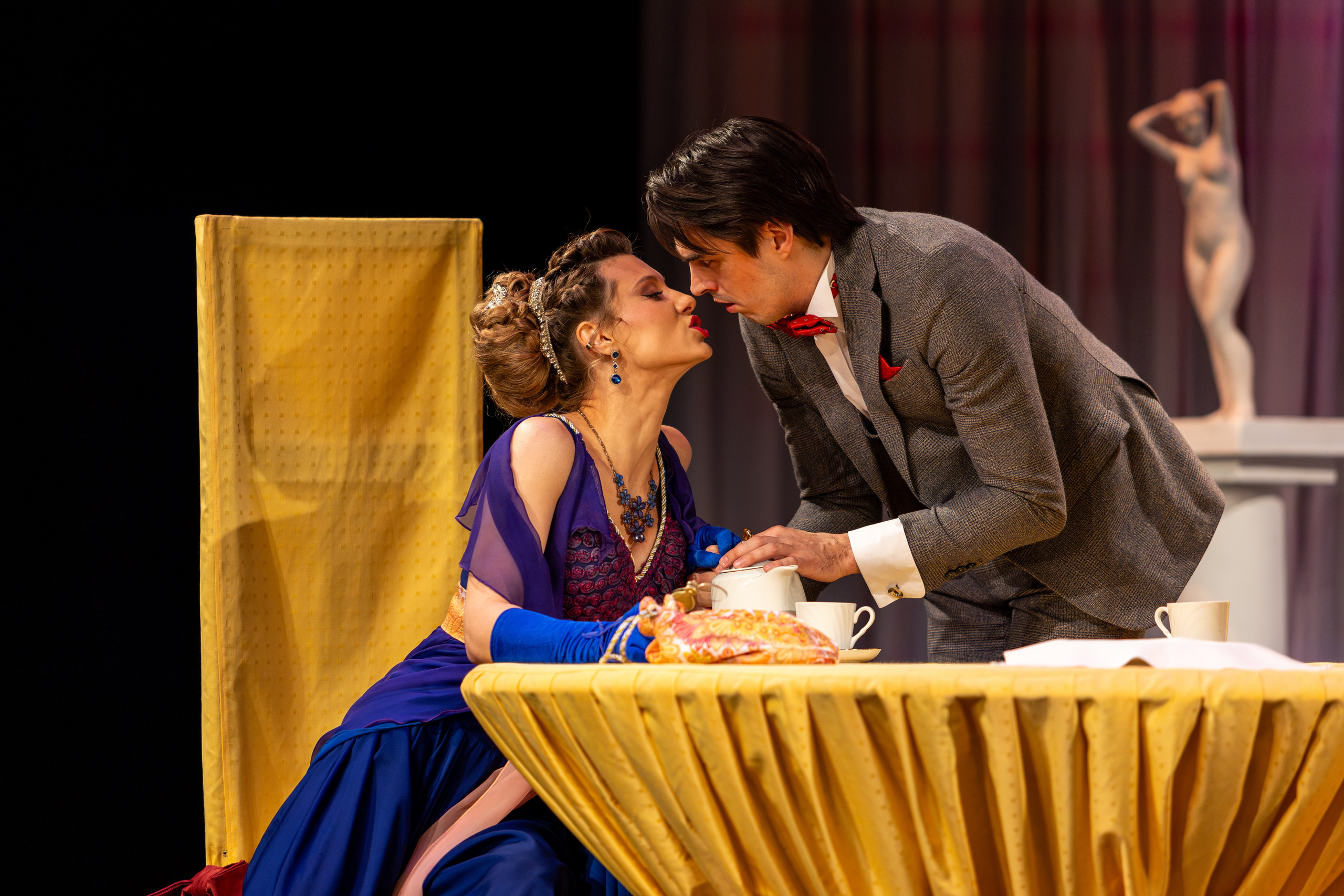 Новый театр «Как важно быть серьезным». Профессиональный интерьерный и репортажный фотограф Минск и РБ. Максим Орлов