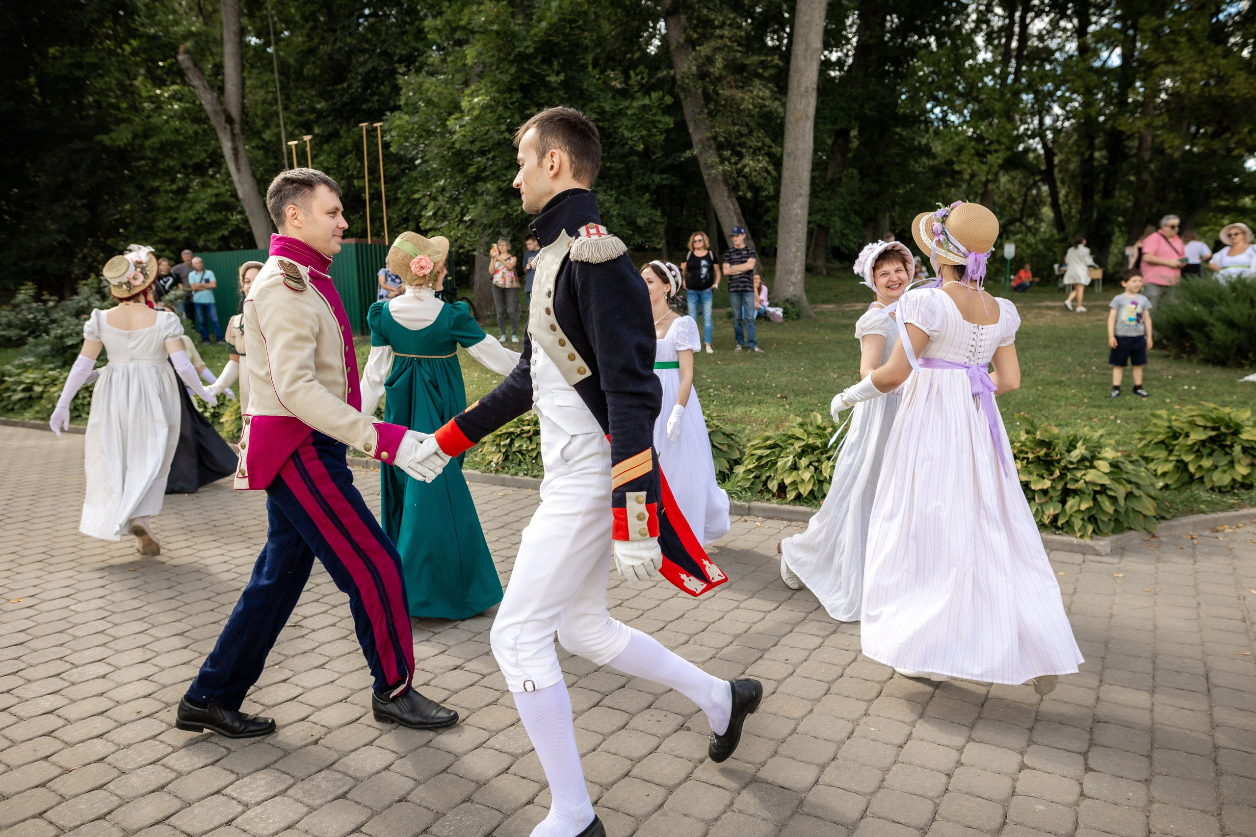 Пикник начала 19 века. Профессиональный интерьерный и репортажный фотограф Минск и РБ. Максим Орлов