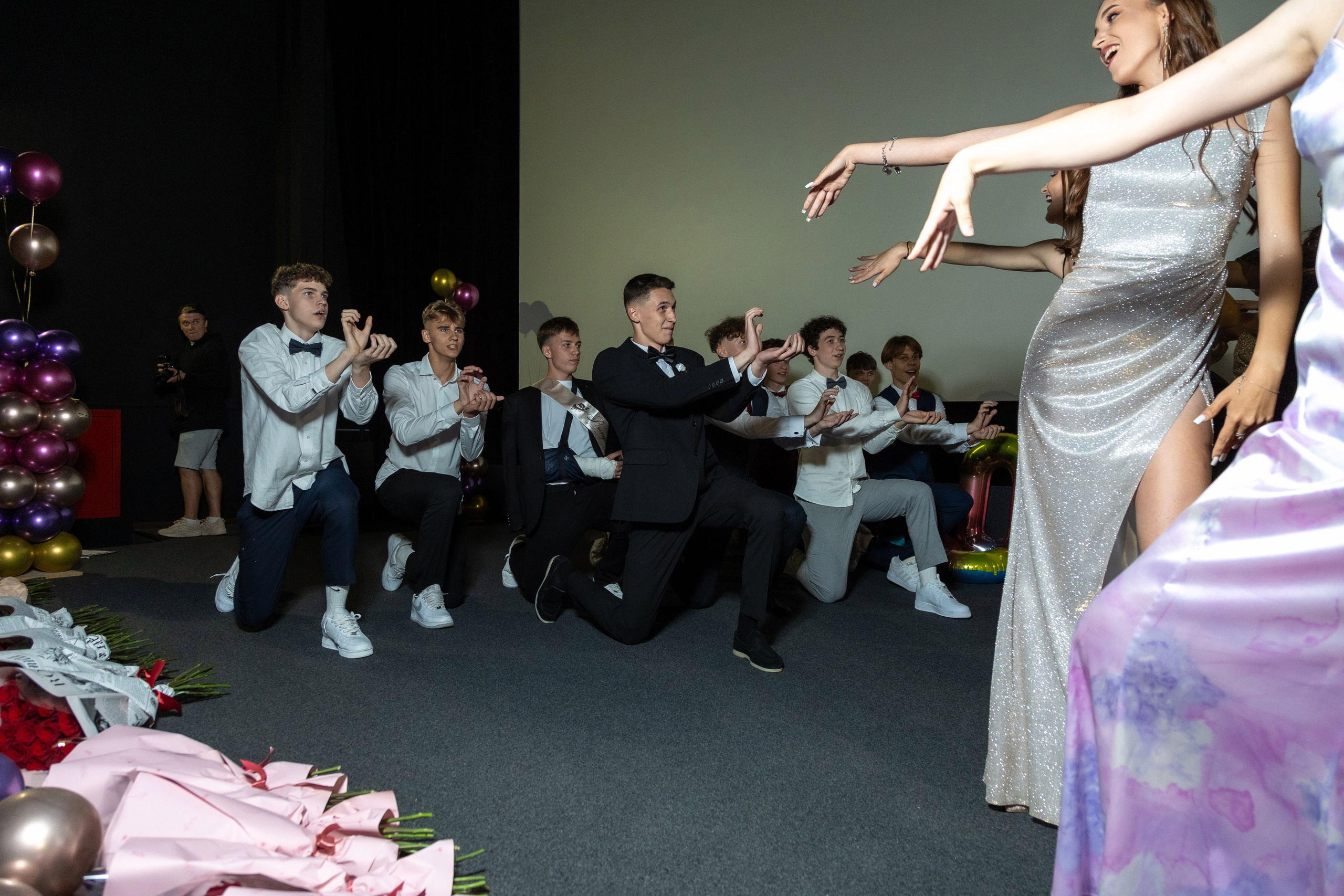 Вручение дипломов. 47 школа. Профессиональный интерьерный и репортажный фотограф Минск и РБ. Максим Орлов