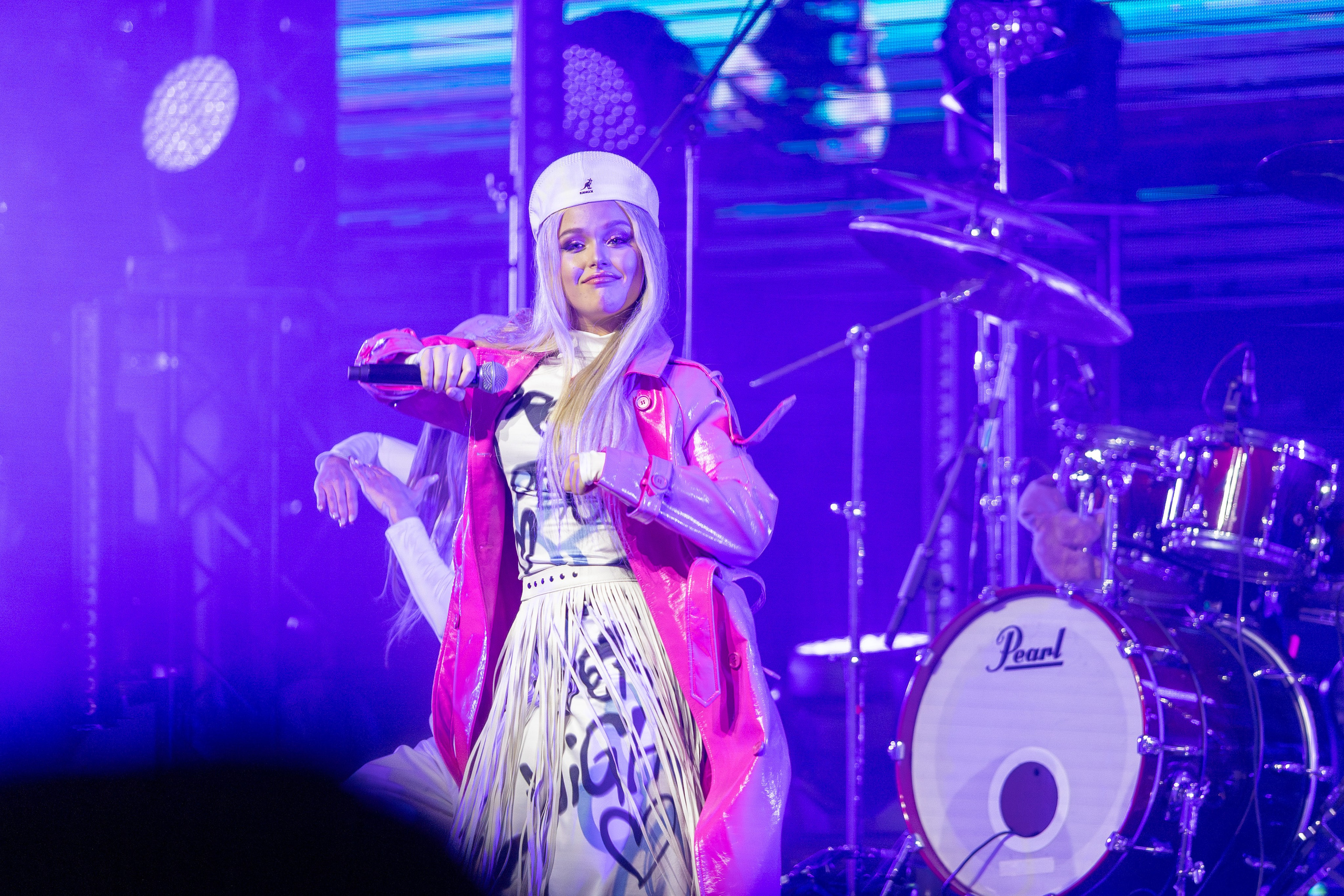 Концерт Насти Кравченко. Профессиональный интерьерный и репортажный фотограф Минск и РБ. Максим Орлов