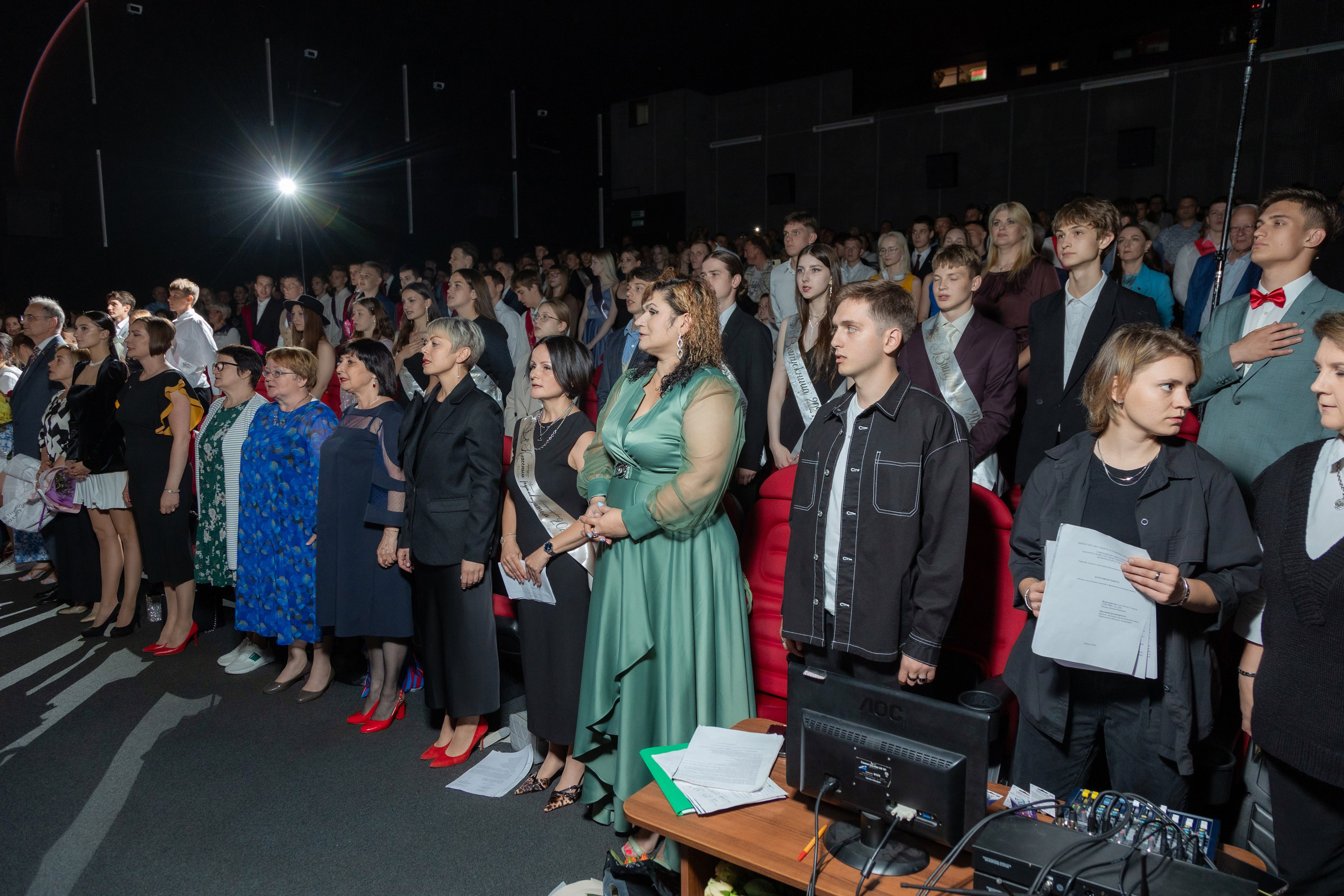 Вручение дипломов. 47 школа. Профессиональный интерьерный и репортажный фотограф Минск и РБ. Максим Орлов